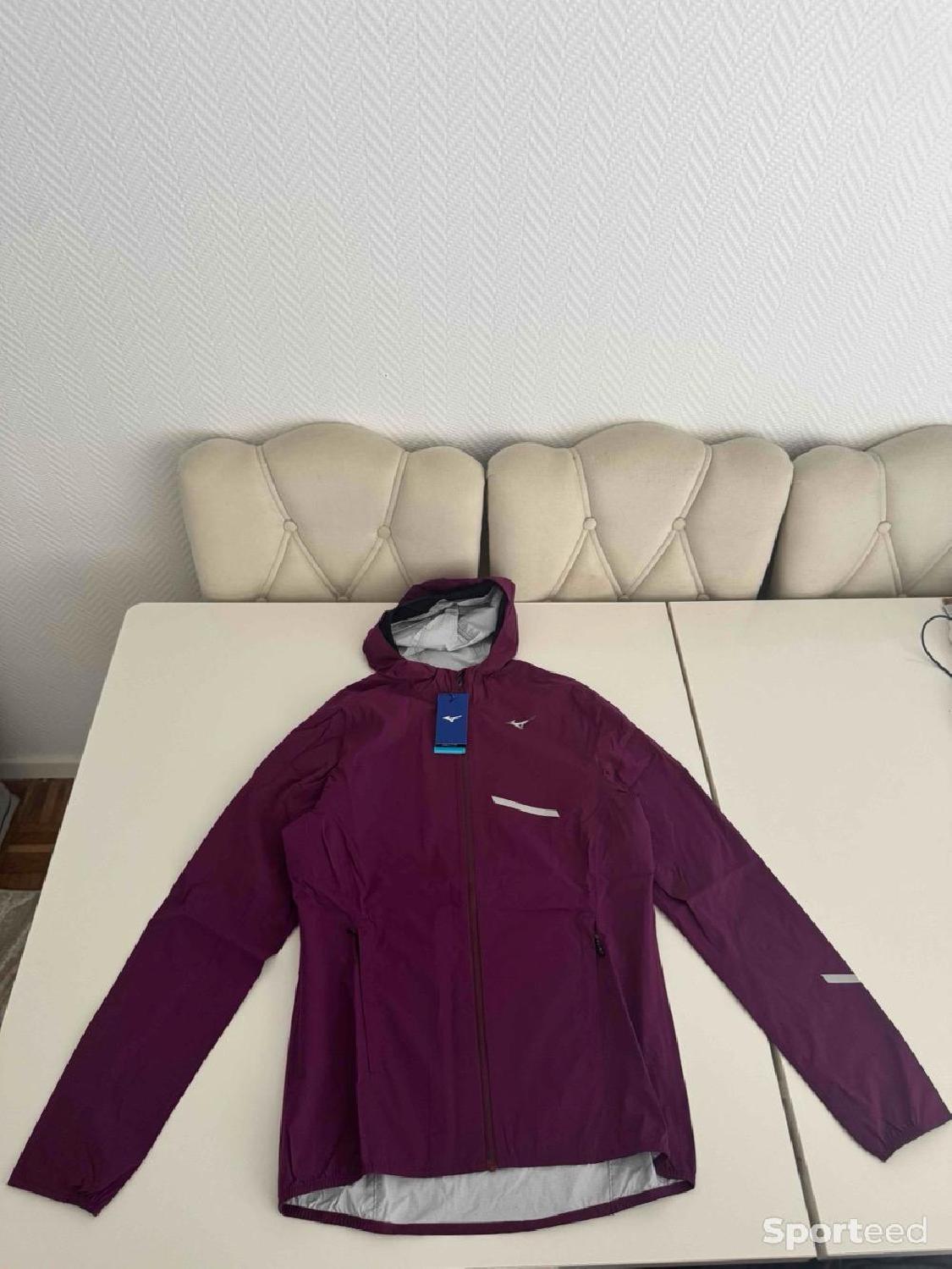 Veste de trail Mizuno Impermalite 20K/25K – Neuve avec étiquette – Taille M Comme neuf (c'est déjà la condition standard) Mizuno reconditionné disponible sur Sporteed