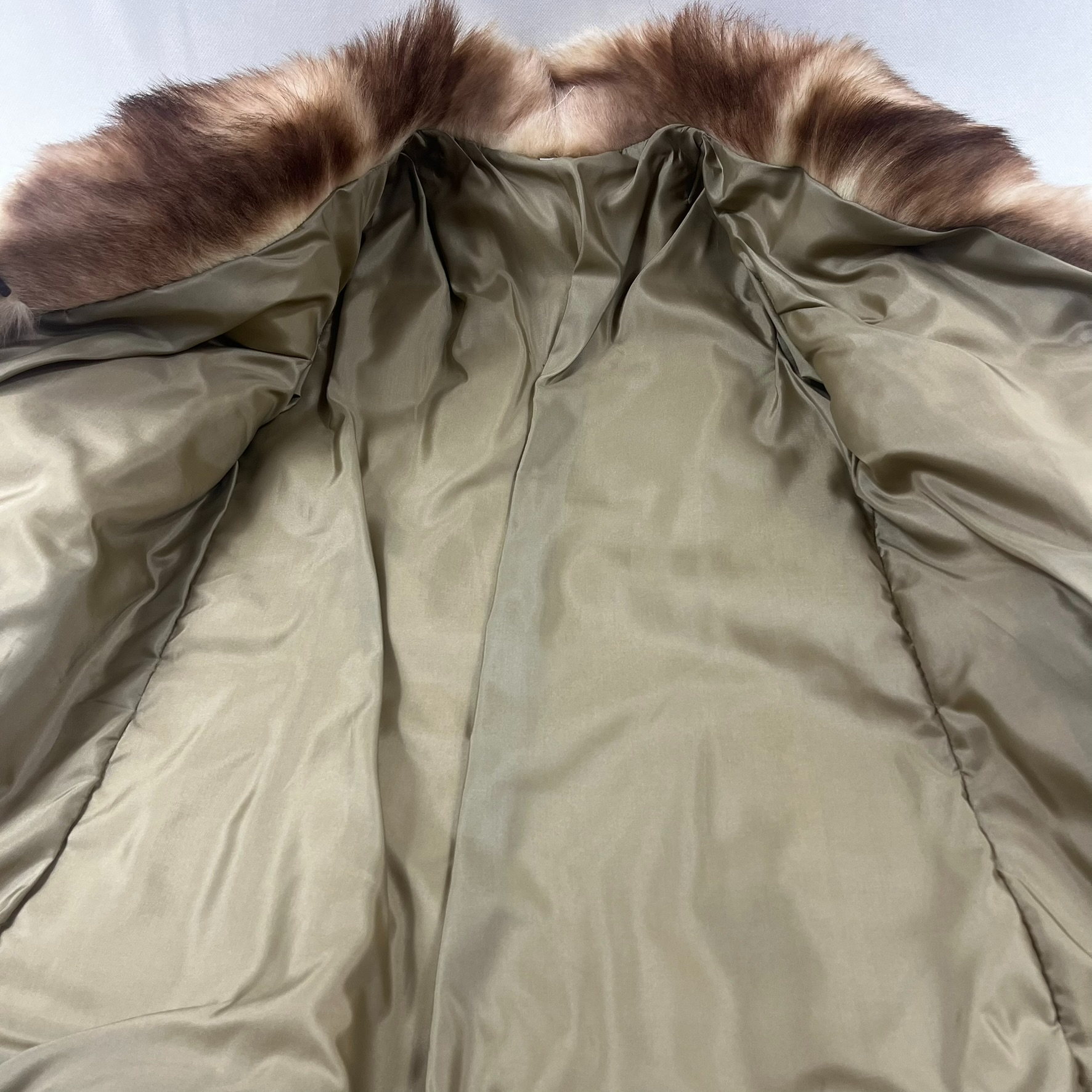 Voir photo 5 de Veste en fourrure véritable taille 42 Veste en fourrure véritable taille 42 Très bon état reconditionné photo 5