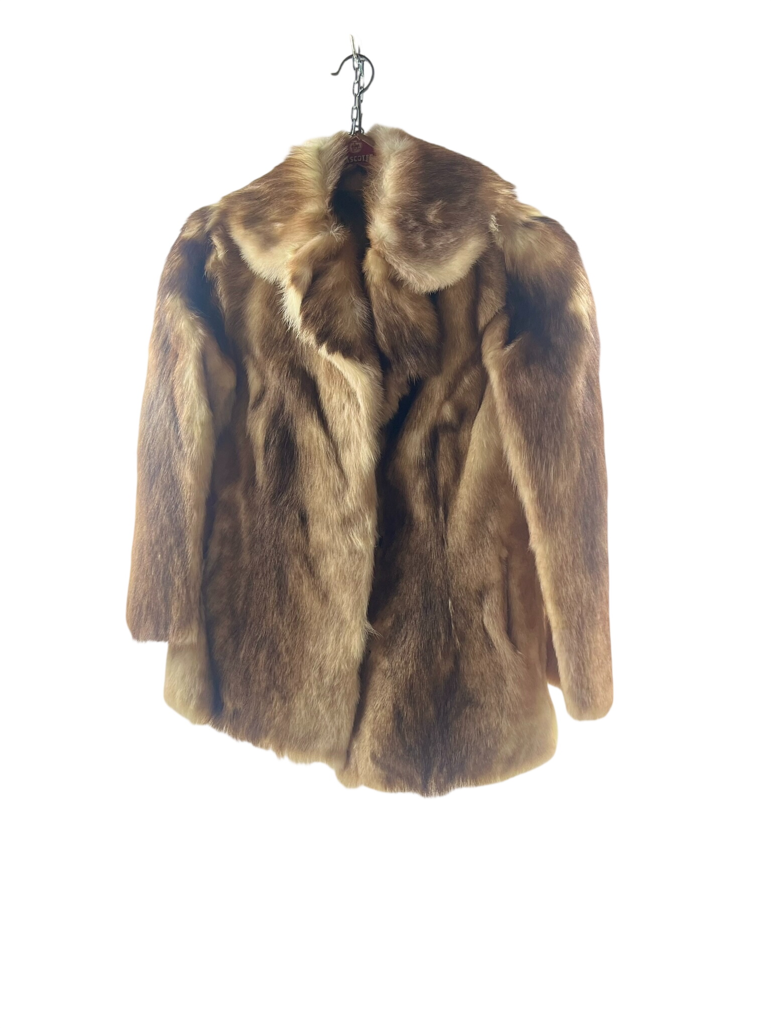 Veste en fourrure véritable taille 42 Très bon état - 40,00 € Veste en fourrure véritable taille 42 Très bon état reconditionné disponible sur Label Emmaüs