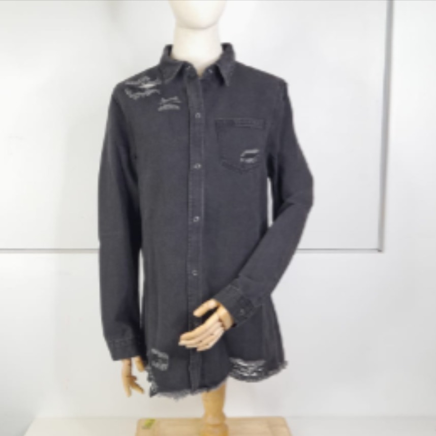 Veste en jean pour femme avec poches Parfait état - 12,00 € Veste en jean pour femme avec poches Parfait état reconditionné disponible sur Label Emmaüs