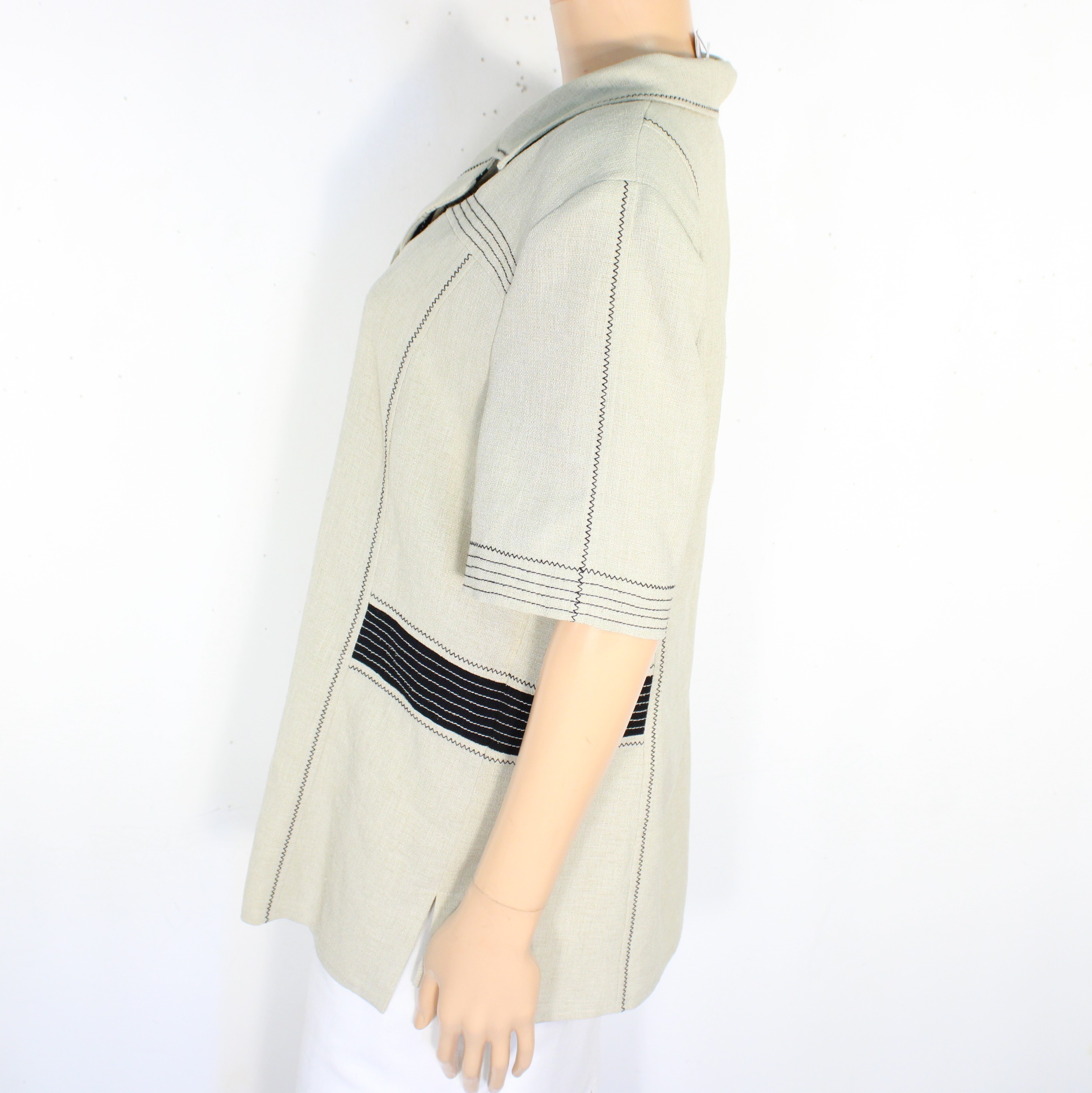 Voir photo 3 de Veste Femme Beige UN JOUR AILLEURS Taille 44 Veste Femme Beige UN JOUR AILLEURS Taille 44 Bon état reconditionné photo 3