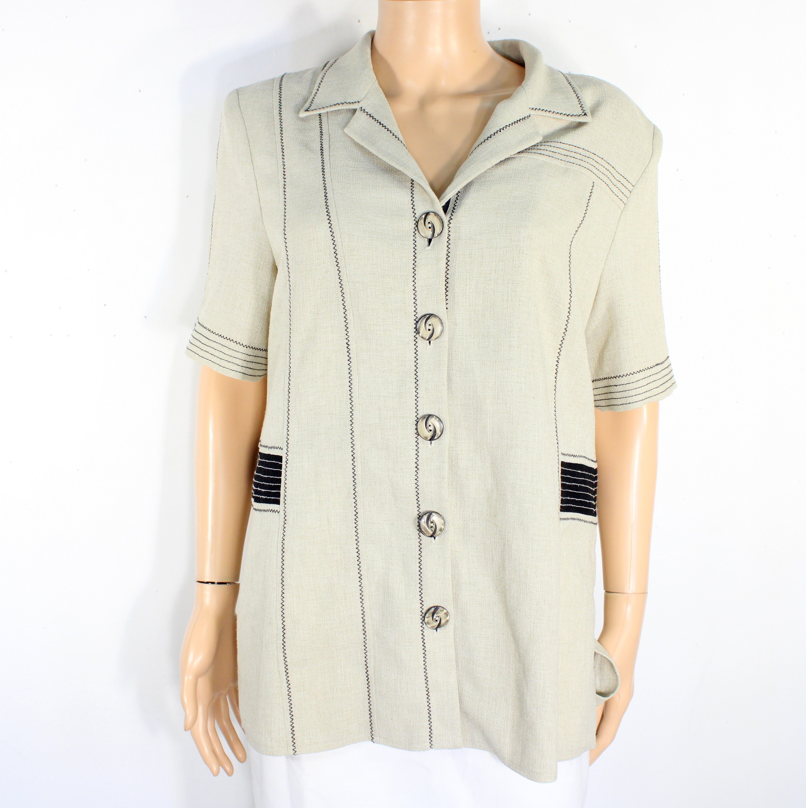 Acheter Veste Femme Beige UN JOUR AILLEURS Taille 44 Bon état - 11,50 € Veste Femme Beige UN JOUR AILLEURS Taille 44 Bon état reconditionné disponible sur Label Emmaüs