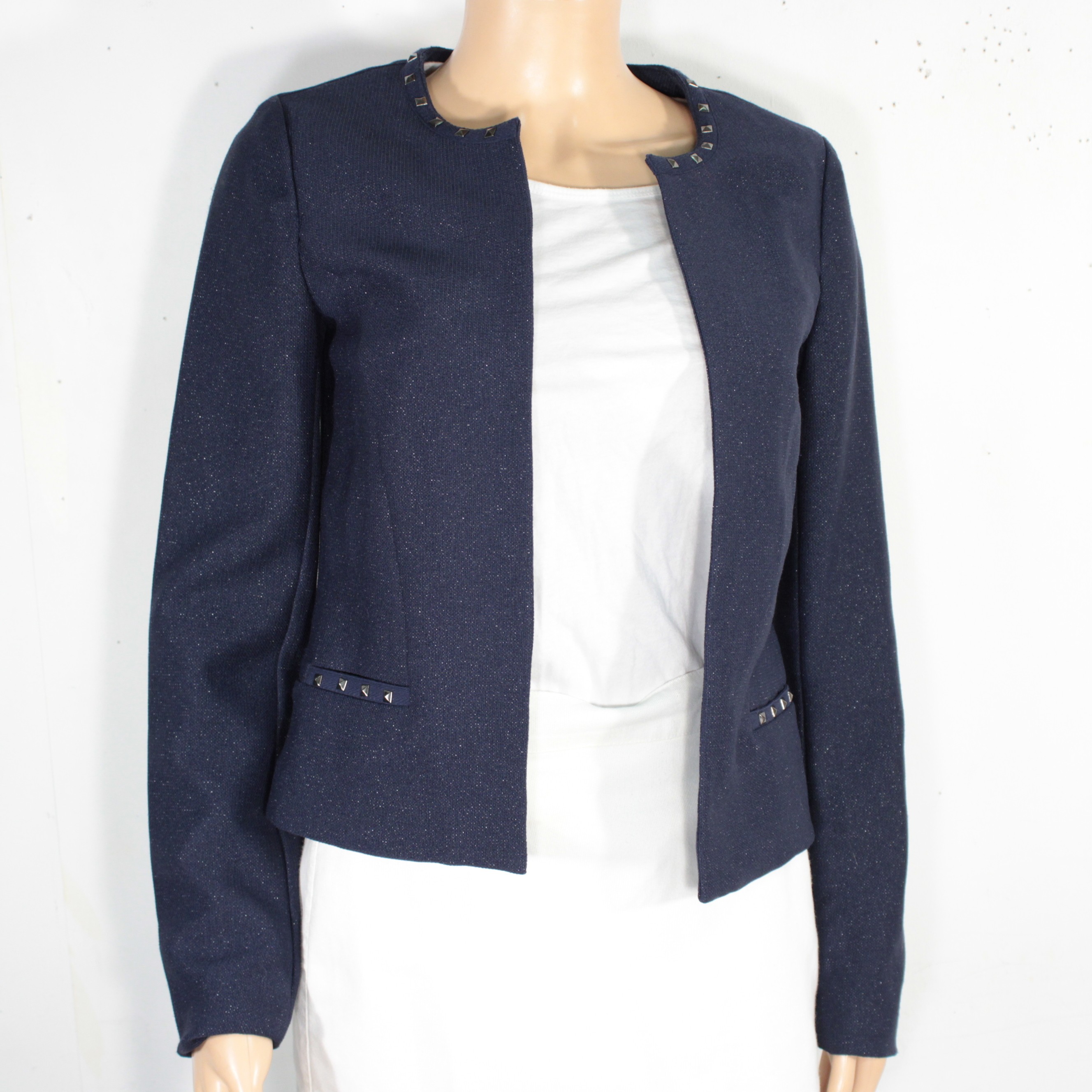 Veste Femme Bleu Marine PROMOD Taille Estimé S Bon état - 10,00 € Veste Femme Bleu Marine PROMOD Taille Estimé S Bon état reconditionné disponible sur Label Emmaüs