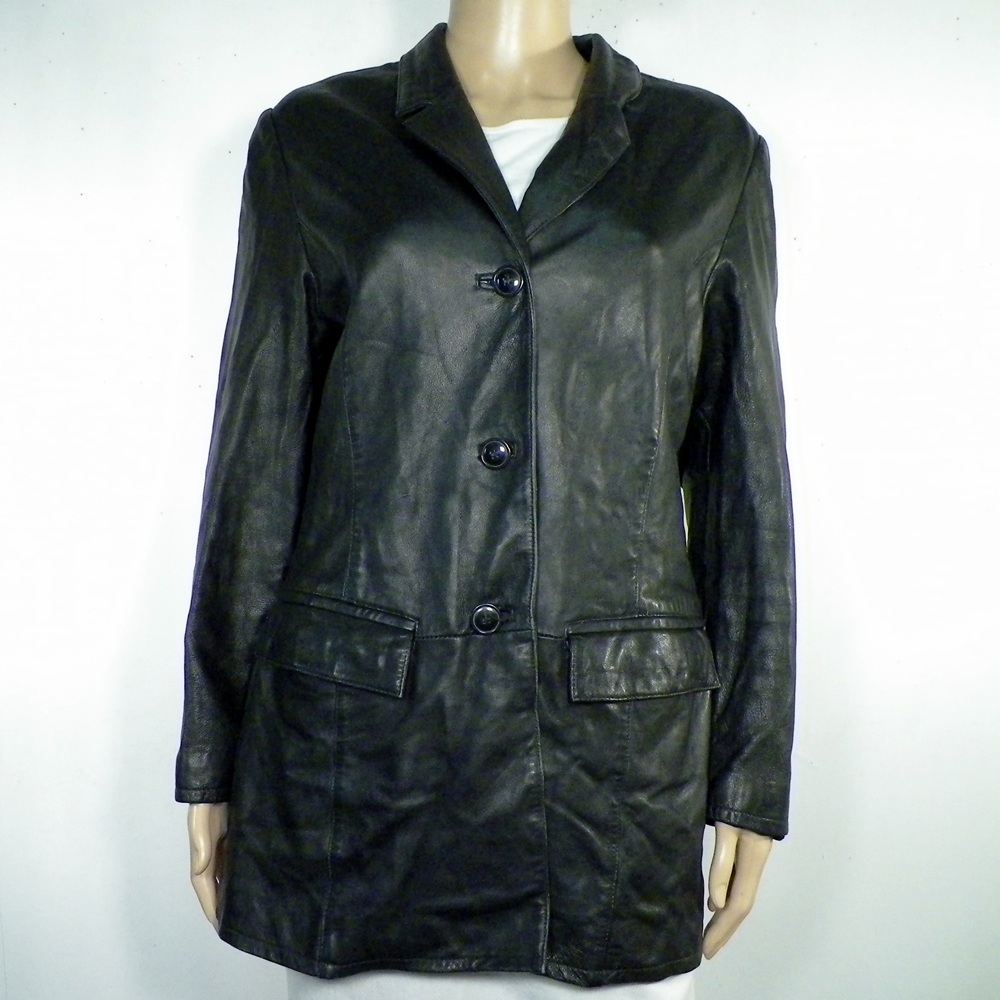 Veste Femme Cuir Noir BIGL Taille 40 Bon état - 35,00 € Veste Femme Cuir Noir BIGL Taille 40 Bon état reconditionné disponible sur Label Emmaüs