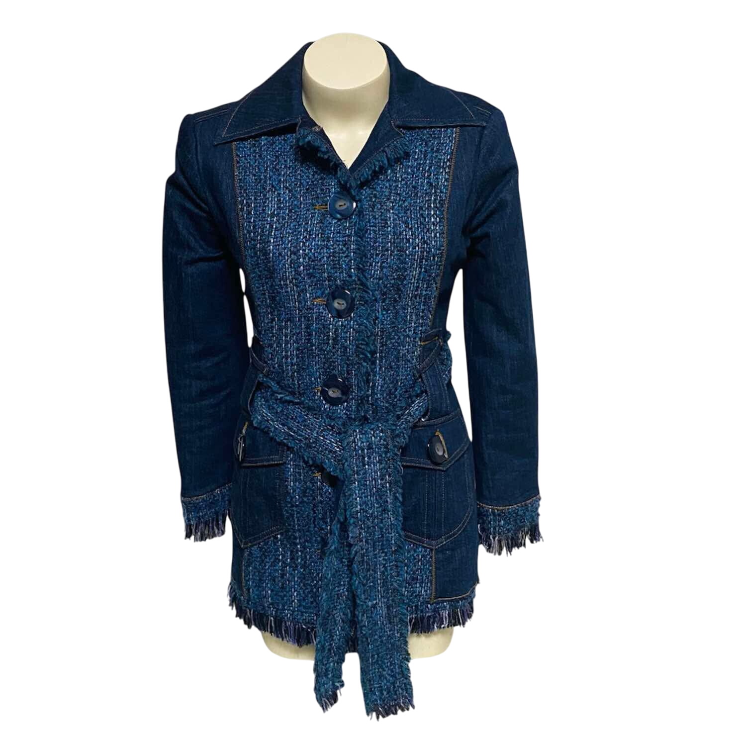 Veste Femme -DOLCE GABBANA - S Parfait état - 110,00 € Veste Femme -DOLCE GABBANA - S Parfait état reconditionné disponible sur Label Emmaüs