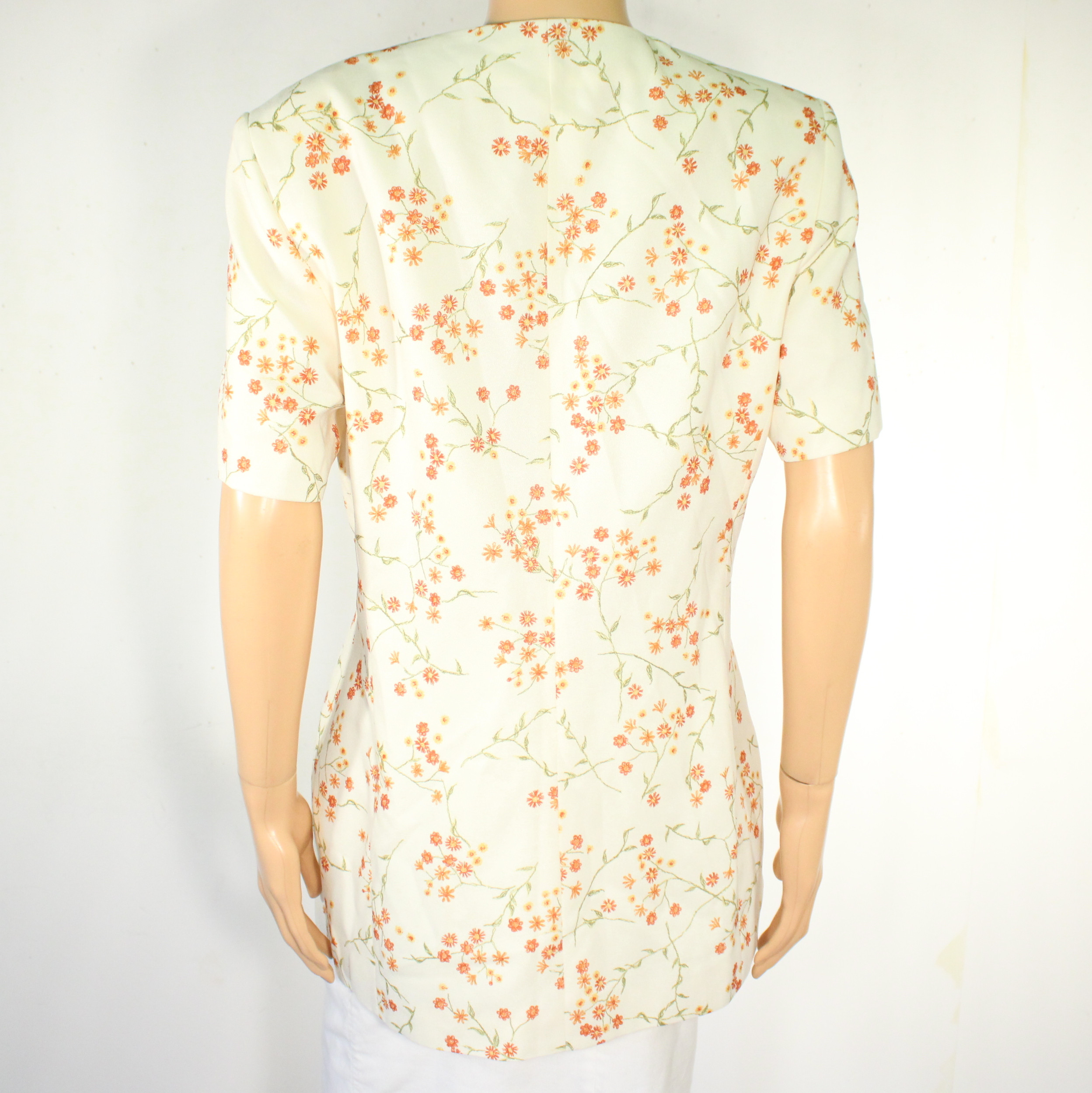 Voir photo 2 de Veste Femme Ecru Taille 44 Veste Femme Ecru Taille 44 Très bon état reconditionné photo 2