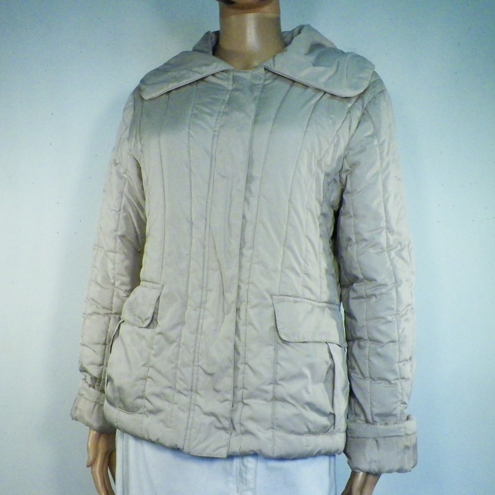 Veste Femme Ecru XANAKA Taille Estimée 38. Bon état - 15,00 € Veste Femme Ecru XANAKA Taille Estimée 38. Bon état reconditionné disponible sur Label Emmaüs