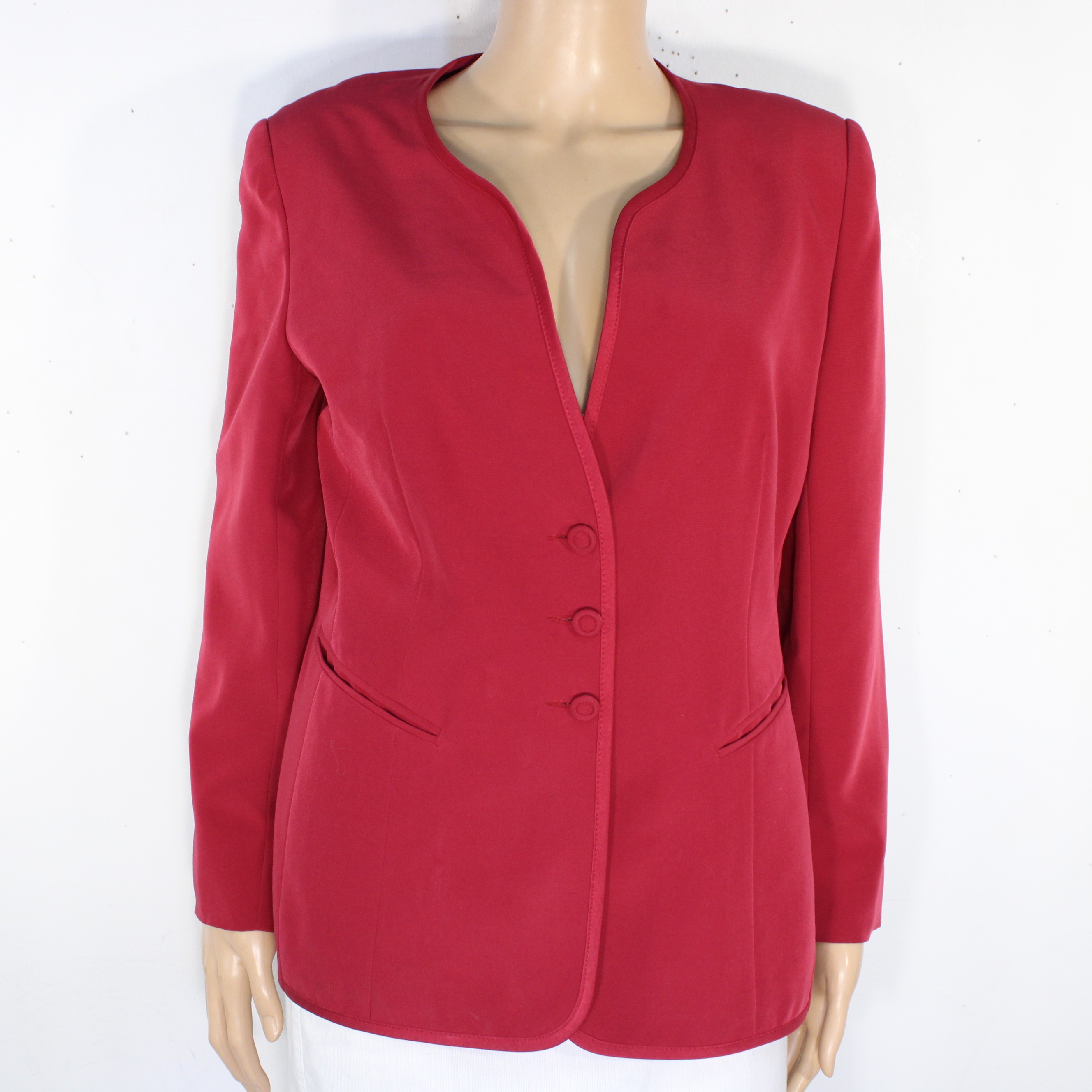 Acheter Veste Femme Framboise 1.2.3 UN DEUX TROIS Taille 40 Bon état - 12,00 € Veste Femme Framboise 1.2.3 UN DEUX TROIS Taille 40 Bon état reconditionné disponible sur Label Emmaüs