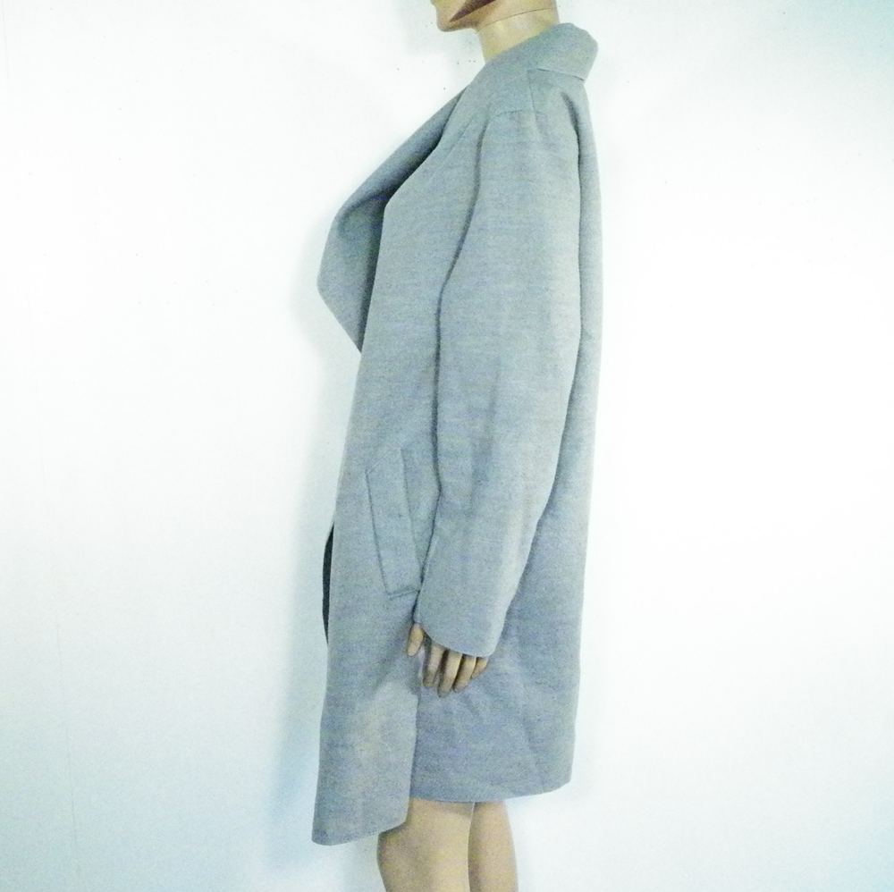 Voir photo 3 de Veste Femme Grise Taille Estimée M/L. Veste Femme Grise Taille Estimée M/L. Bon état reconditionné photo 3