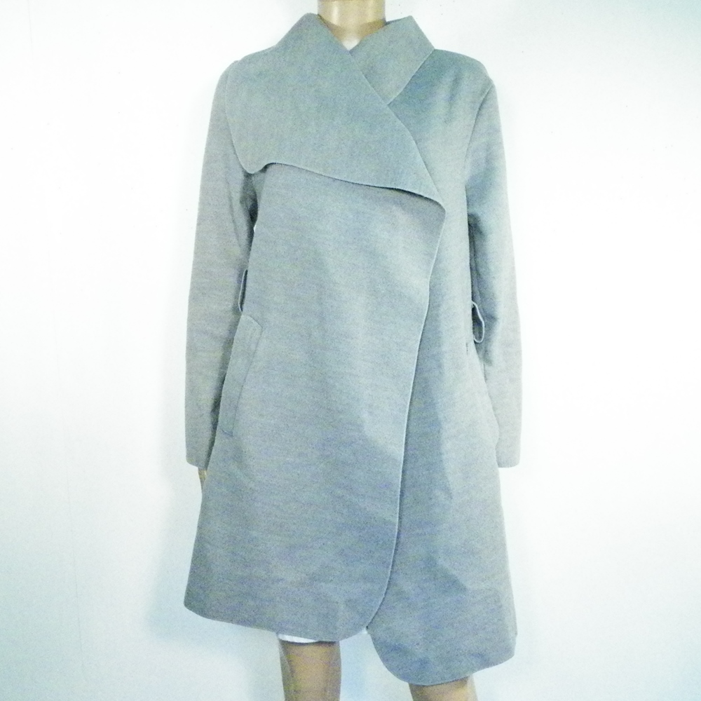 Acheter Veste Femme Grise Taille Estimée M/L. Bon état - 10,00 € Veste Femme Grise Taille Estimée M/L. Bon état reconditionné disponible sur Label Emmaüs