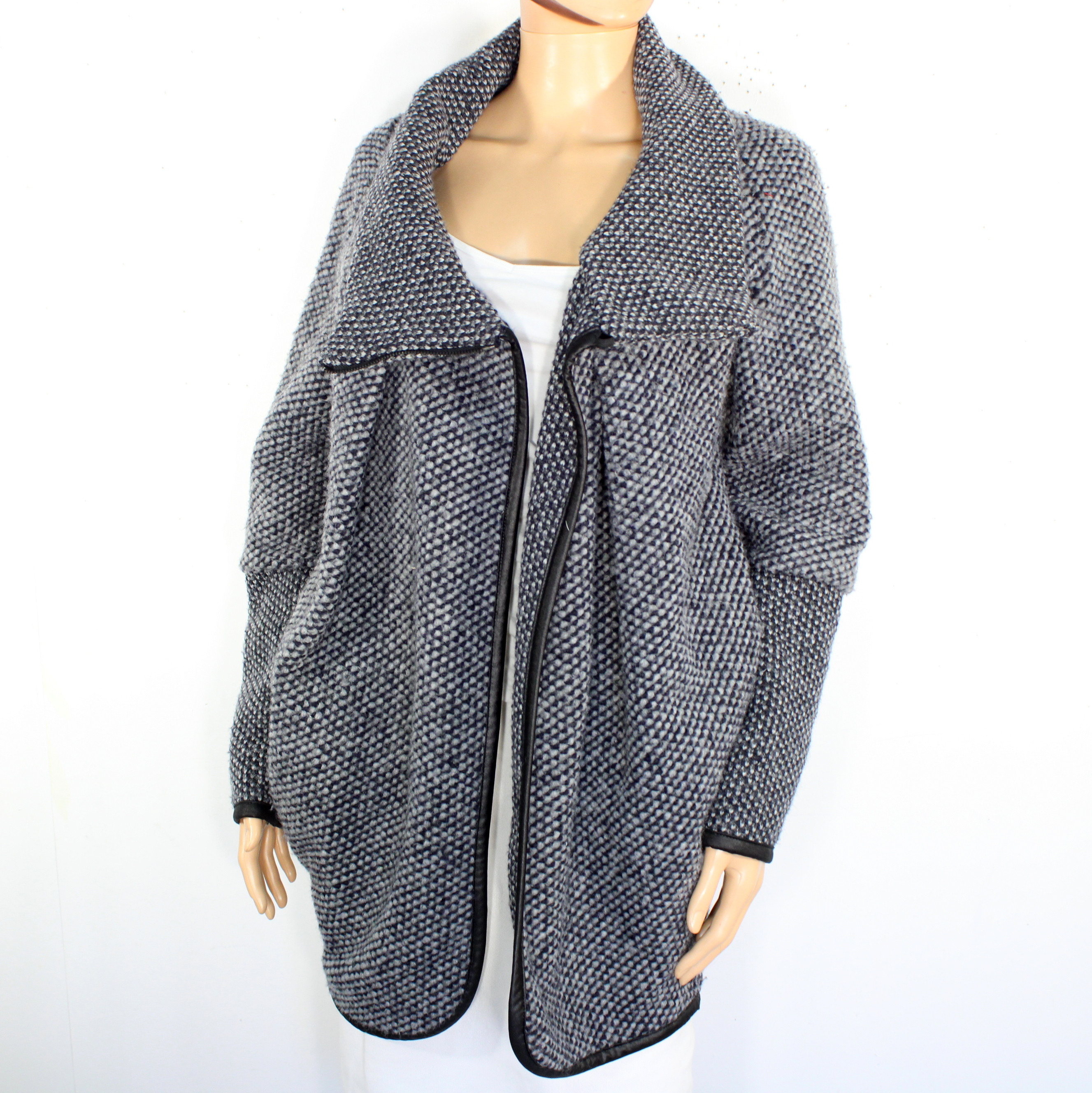 Voir photo 2 de Veste Femme Laine Gris & NoirTaille S Veste Femme Laine Gris & NoirTaille S Bon état reconditionné photo 2