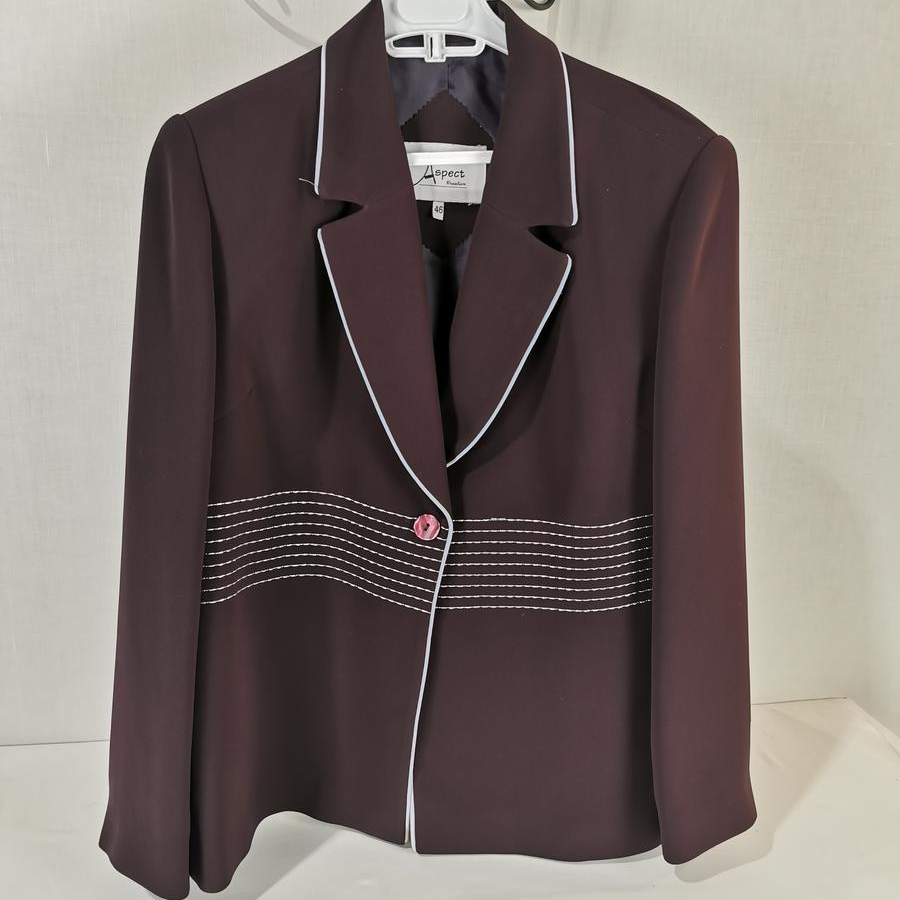Veste femme légère violette - Aspect Création - taille 46 Très bon état - 20,00 € Veste femme légère violette - Aspect Création - taille 46 Très bon état reconditionné disponible sur Label Emmaüs
