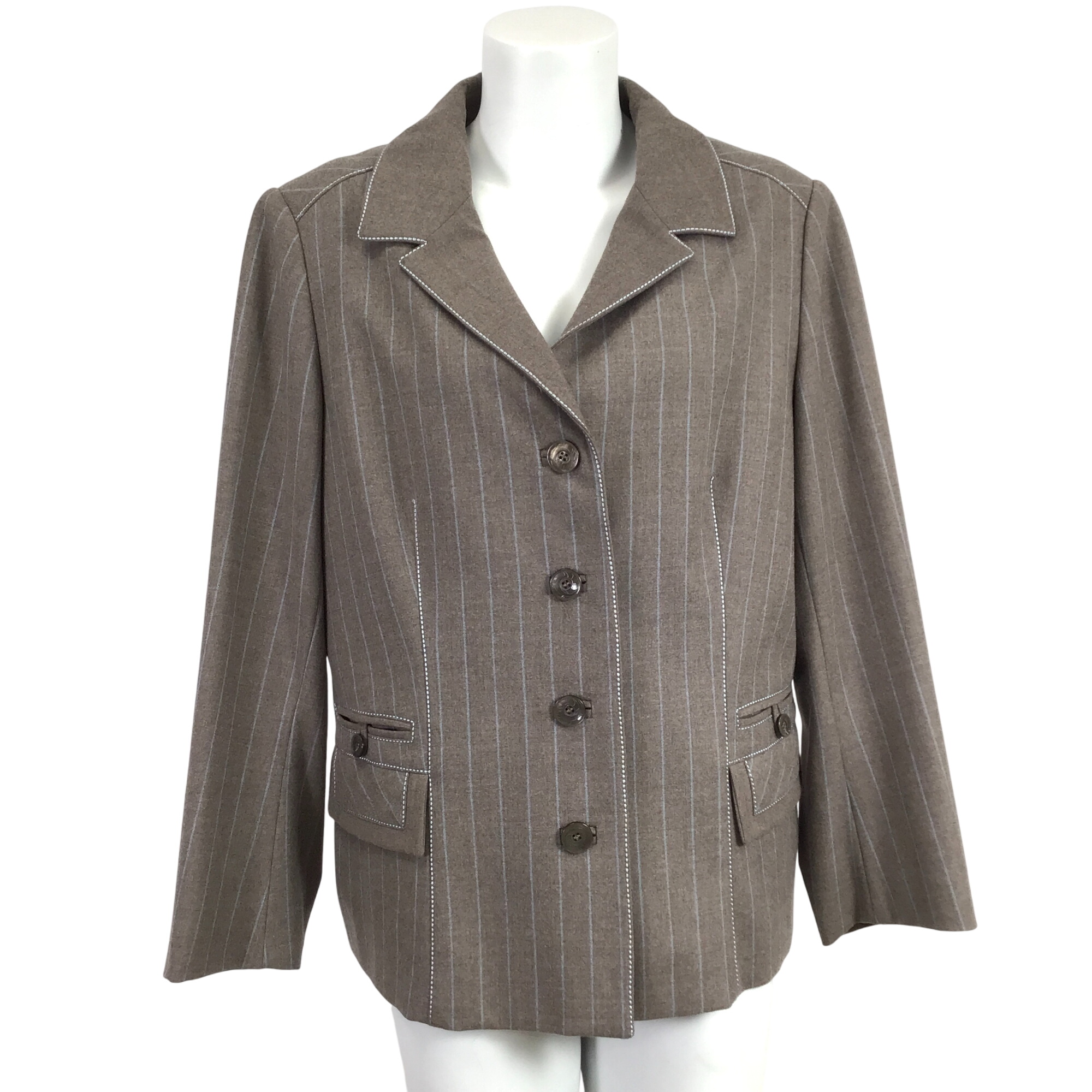 Acheter Veste femme manche longue hivers T 46 Très bon état - 10,00 € Veste femme manche longue hivers T 46 Très bon état reconditionné disponible sur Label Emmaüs