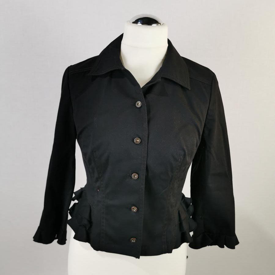 Veste femme - noire - Manoukian- taille 42 - 42 Bon état - 16,00 € Veste femme - noire - Manoukian- taille 42 - 42 Bon état reconditionné disponible sur Label Emmaüs