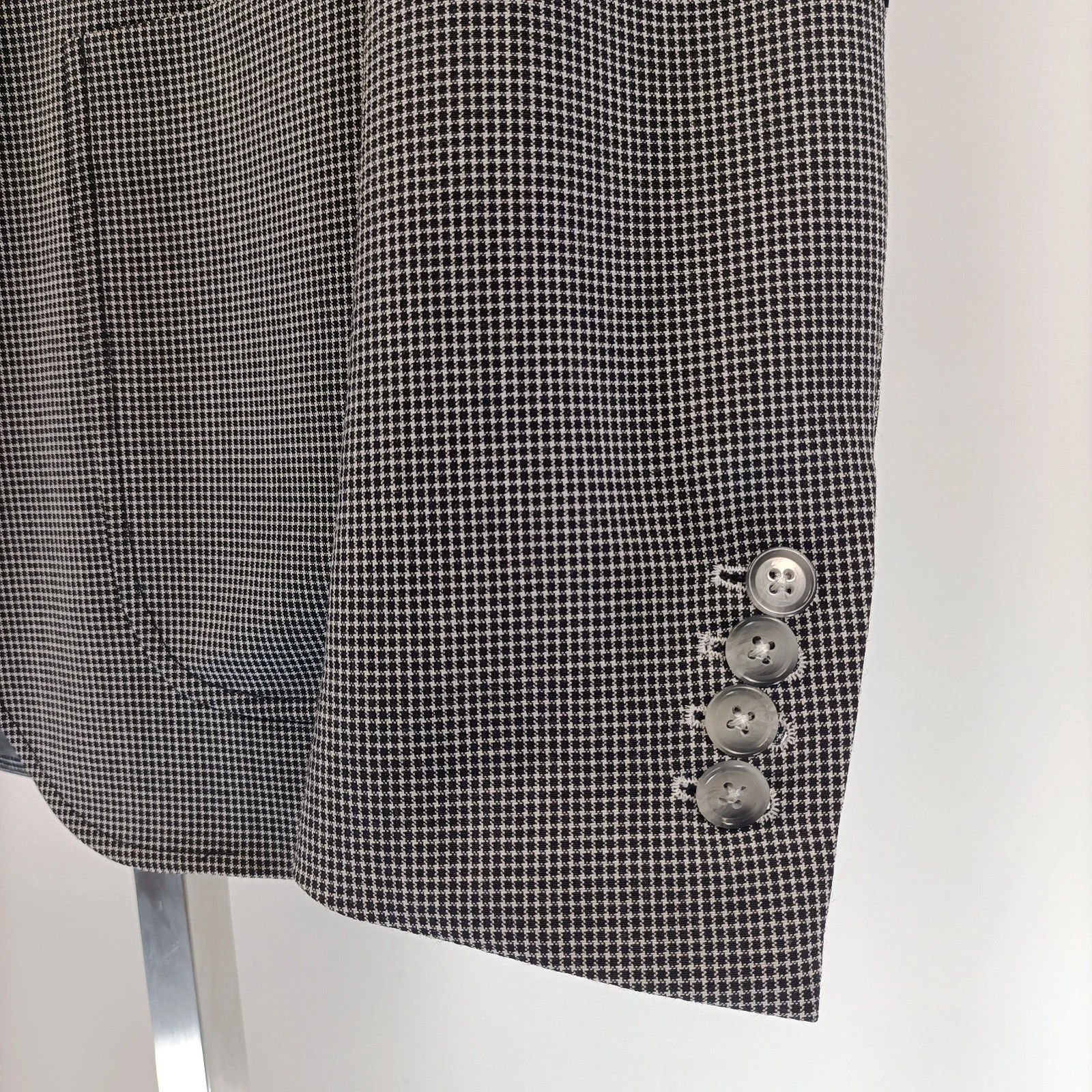 Voir photo 13 de Veste grise - veste de costume grise quadrillée noir et blanc relief Veste grise - veste de costume grise quadrillée noir et blanc relief Parfait état reconditionné photo 13