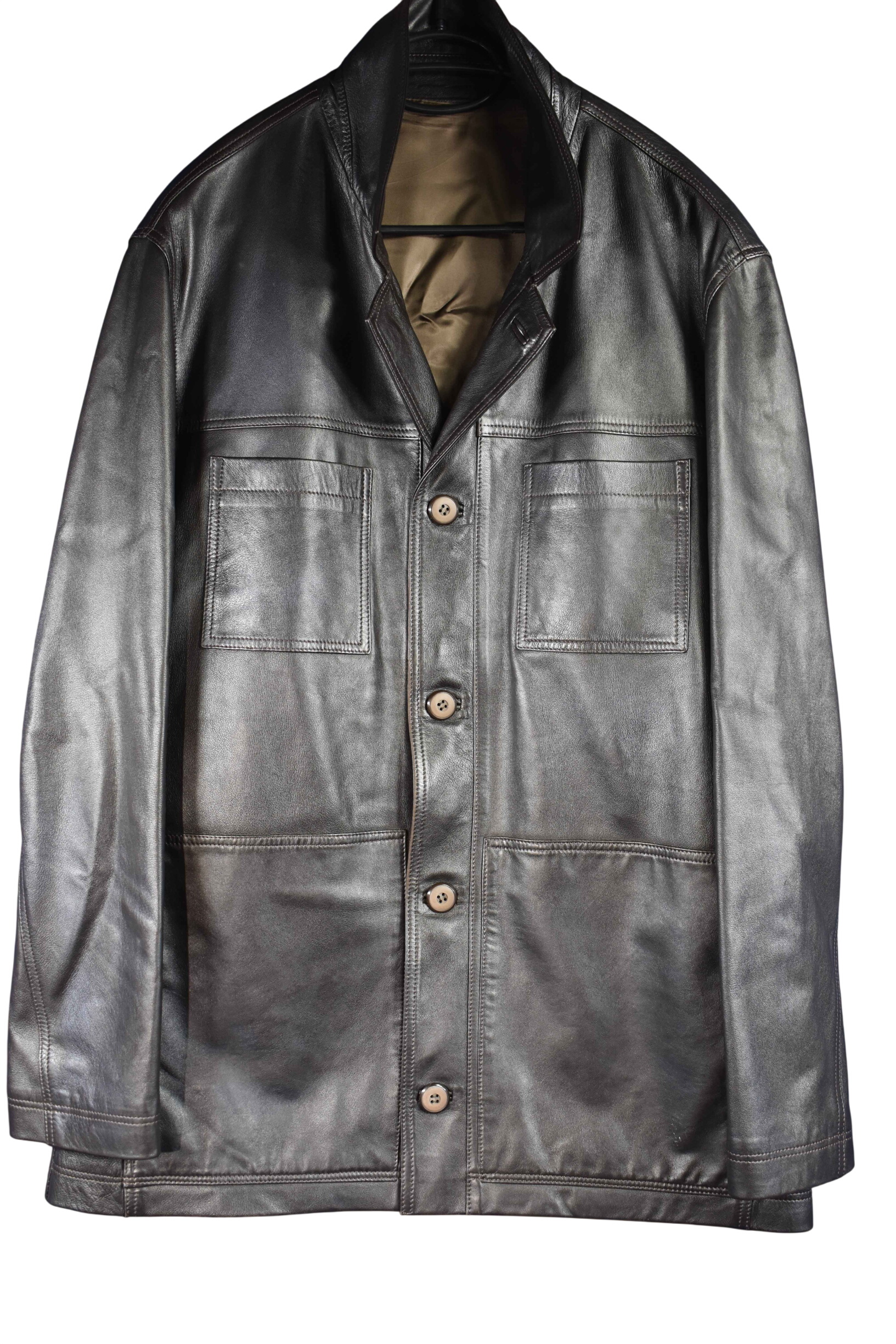 Veste homme en cuir plongé Havane presque noir, 2 poches intérieures + blister pour le téléphone + 2 poches poitrine, taille L, très peu portée. Très bon état - 129,00 € Veste homme en cuir plongé Havane presque noir, 2 poches intérieures + blister pour le téléphone + 2 poches poitrine, taille L, très peu portée. Très bon état reconditionné disponible sur Label Emmaüs