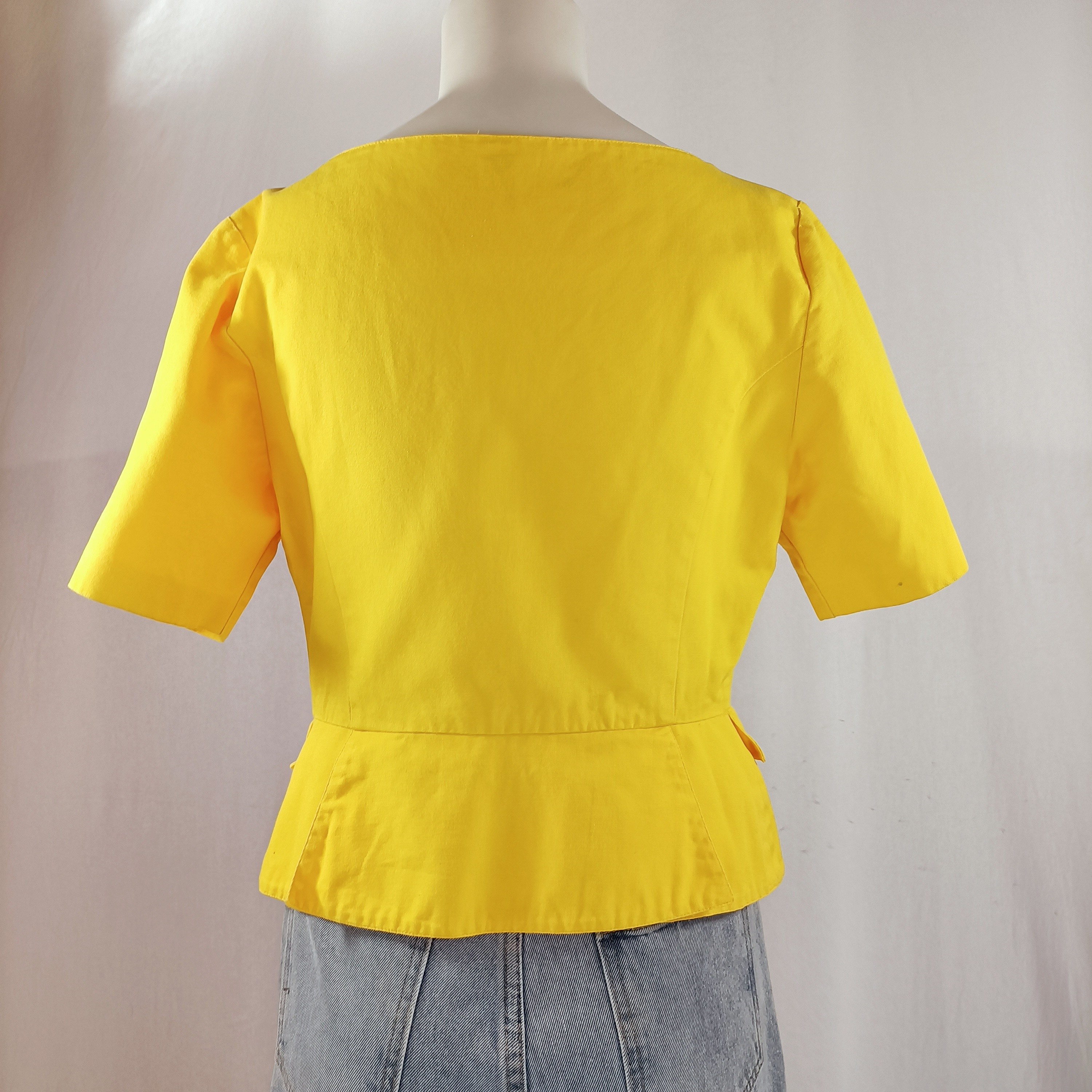 Voir photo 4 de Veste jaune vintage 70's Jousse - rare -T.40 manches courtes cintrée été Veste jaune vintage 70's Jousse - rare -T.40 manches courtes cintrée été Très bon état reconditionné photo 4