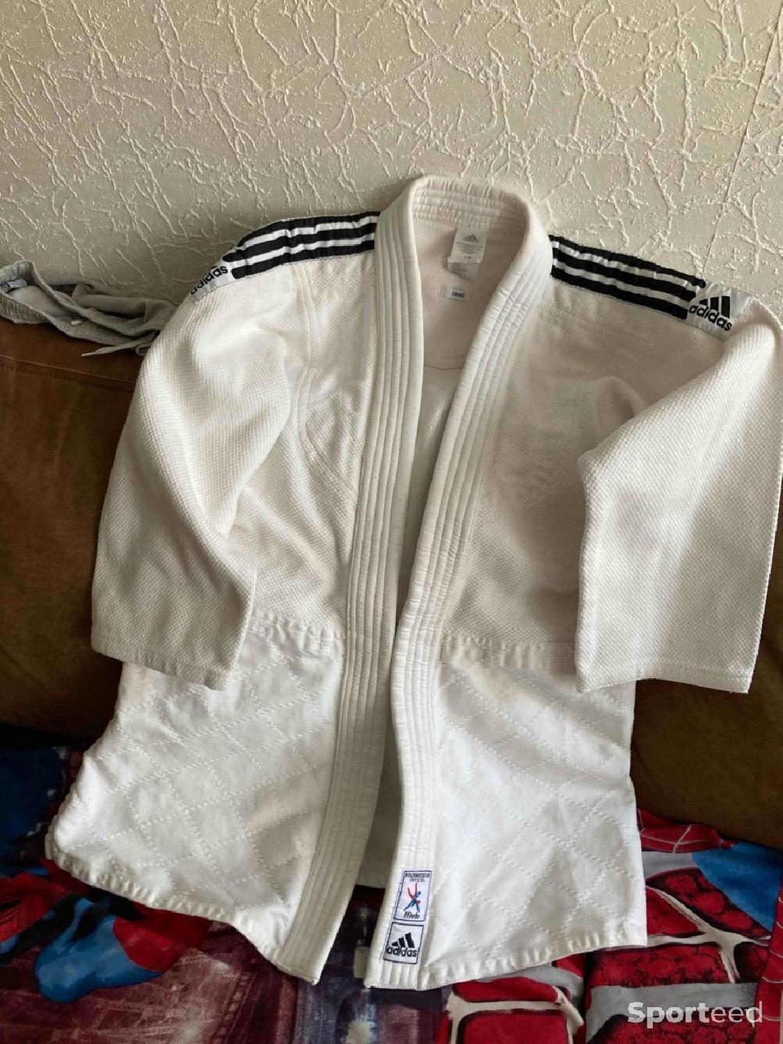 Veste judo Très bon état - 10,00 € Veste judo Très bon état Adidas reconditionné disponible sur Sporteed