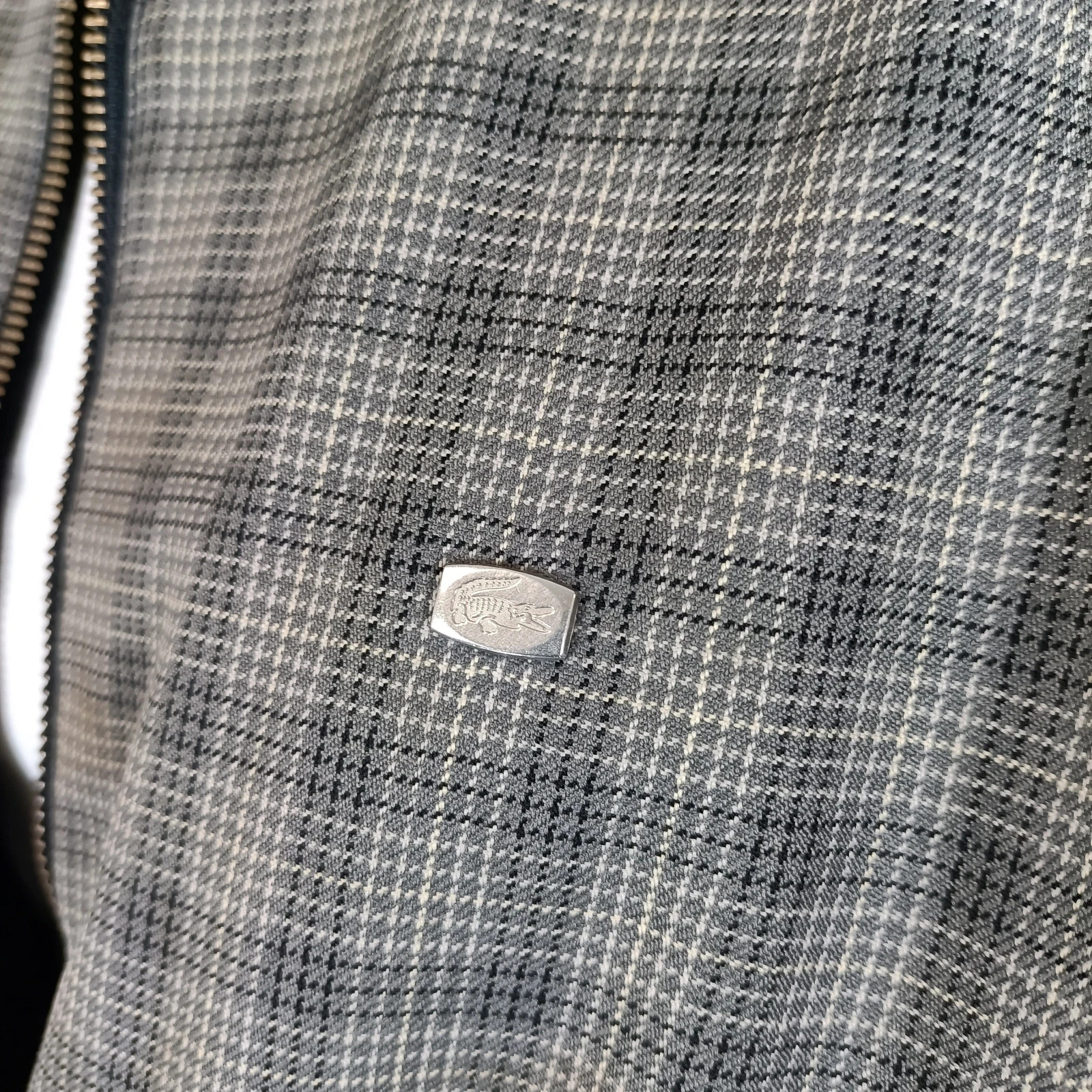 Voir photo 13 de Veste Lacoste vintage réversible homme noir et carreaux coupe bomber zippée casual L Veste Lacoste vintage réversible homme noir et carreaux coupe bomber zippée casual L Très bon état reconditionné photo 13