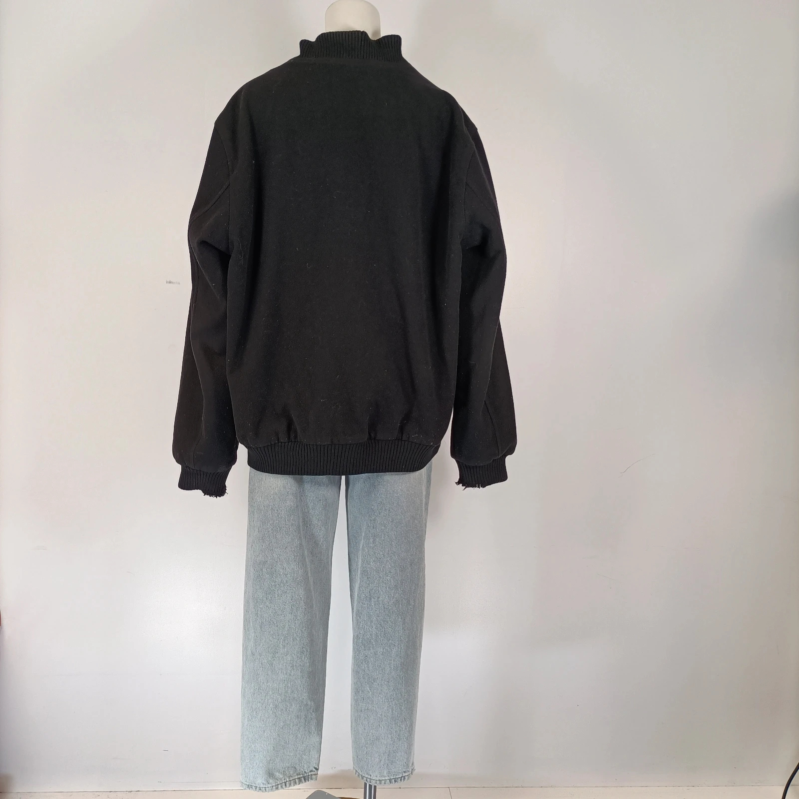 Voir photo 15 de Veste Lacoste vintage réversible homme noir et carreaux coupe bomber zippée casual L Veste Lacoste vintage réversible homme noir et carreaux coupe bomber zippée casual L Très bon état reconditionné photo 15