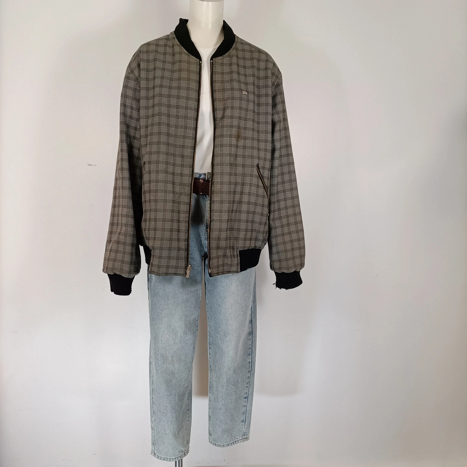 Voir photo 16 de Veste Lacoste vintage réversible homme noir et carreaux coupe bomber zippée casual L Veste Lacoste vintage réversible homme noir et carreaux coupe bomber zippée casual L Très bon état reconditionné photo 16