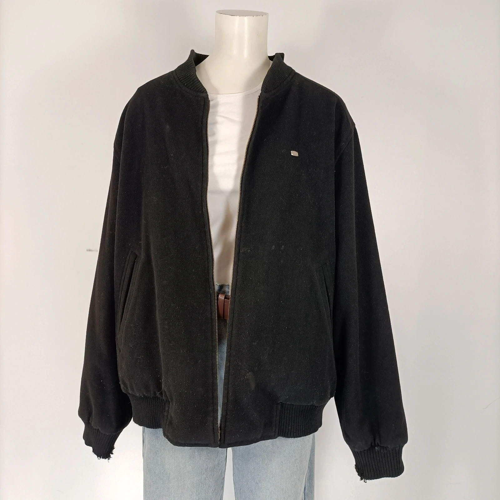 Voir photo 6 de Veste Lacoste vintage réversible homme noir et carreaux coupe bomber zippée casual L Veste Lacoste vintage réversible homme noir et carreaux coupe bomber zippée casual L Très bon état reconditionné photo 6