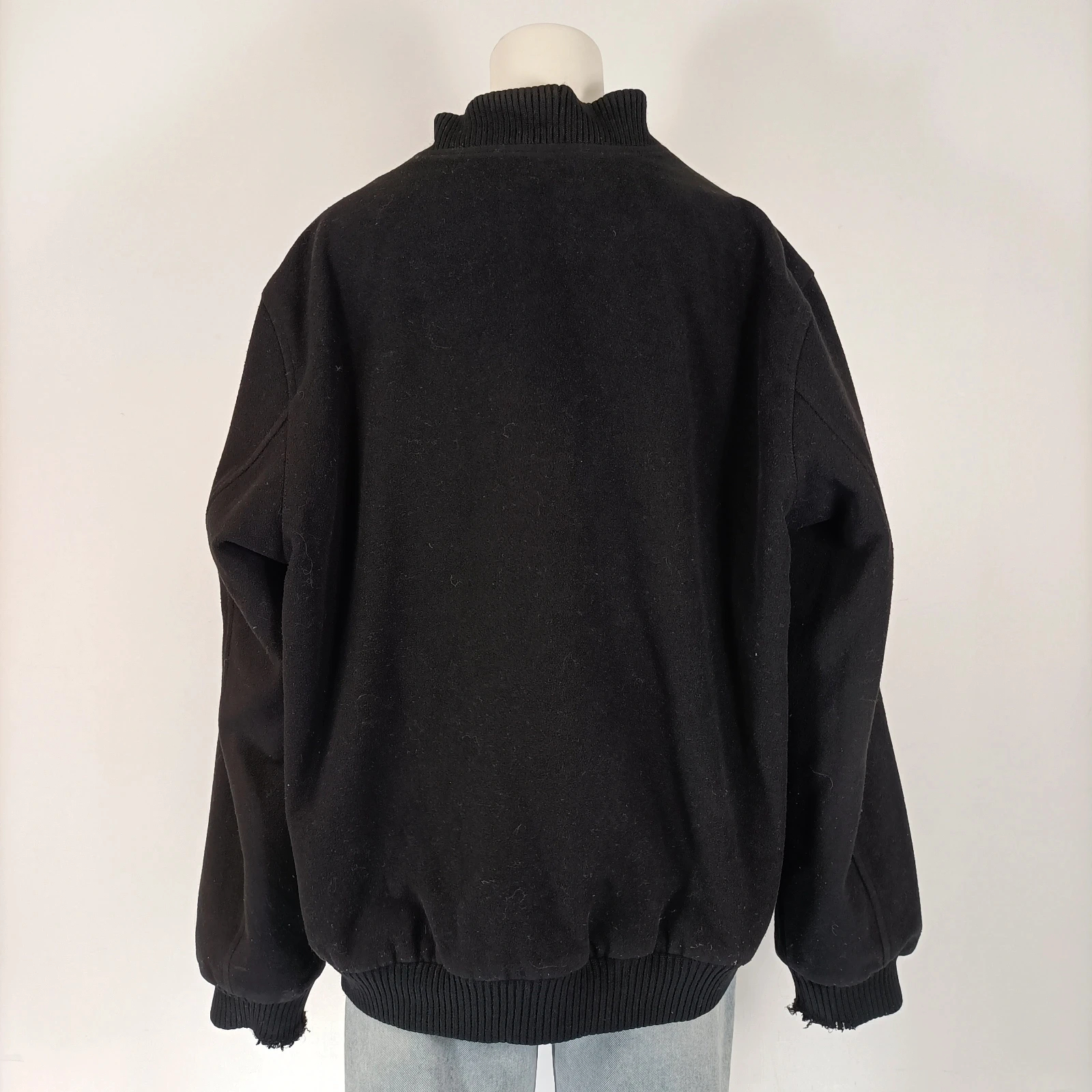Voir photo 7 de Veste Lacoste vintage réversible homme noir et carreaux coupe bomber zippée casual L Veste Lacoste vintage réversible homme noir et carreaux coupe bomber zippée casual L Très bon état reconditionné photo 7