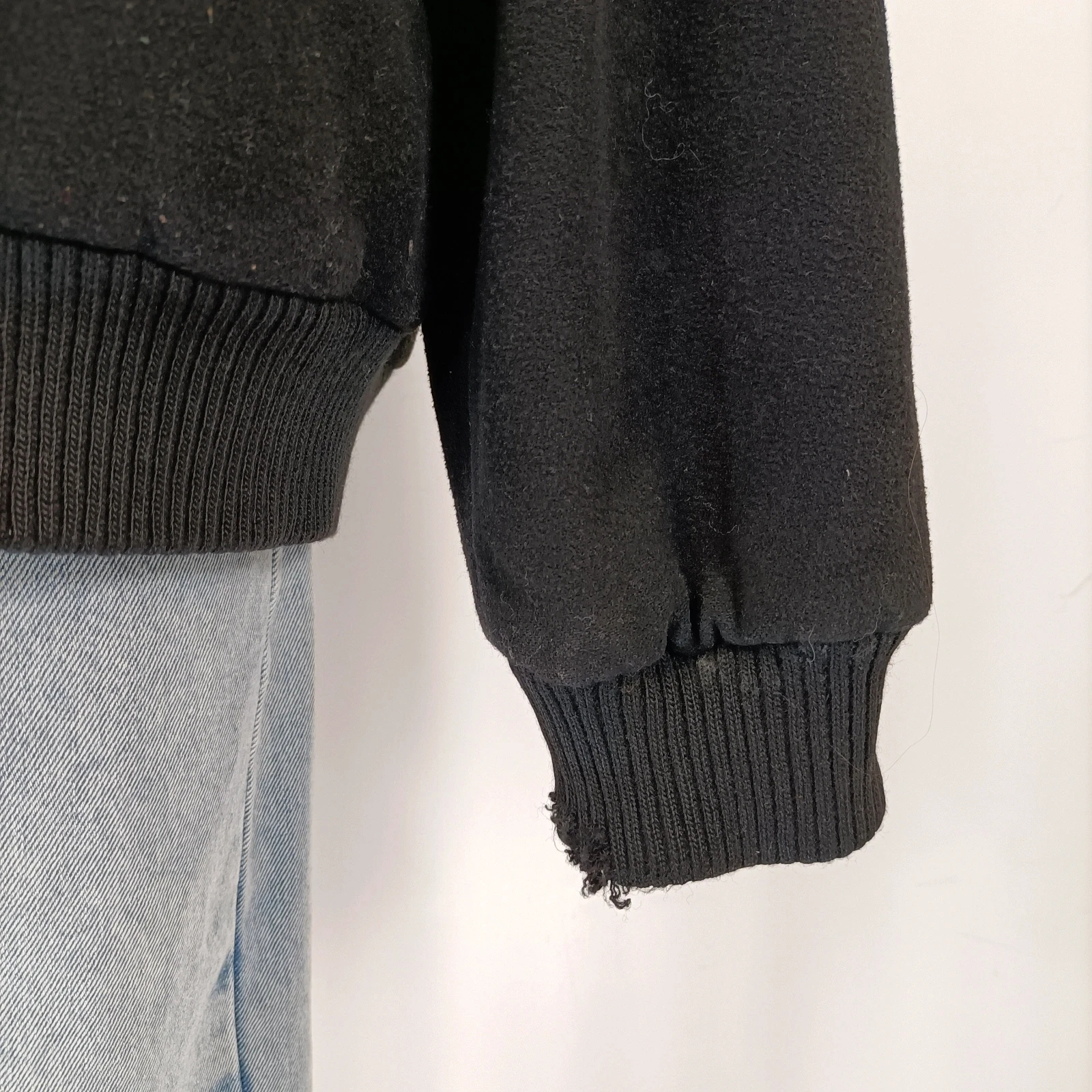 Voir photo 8 de Veste Lacoste vintage réversible homme noir et carreaux coupe bomber zippée casual L Veste Lacoste vintage réversible homme noir et carreaux coupe bomber zippée casual L Très bon état reconditionné photo 8