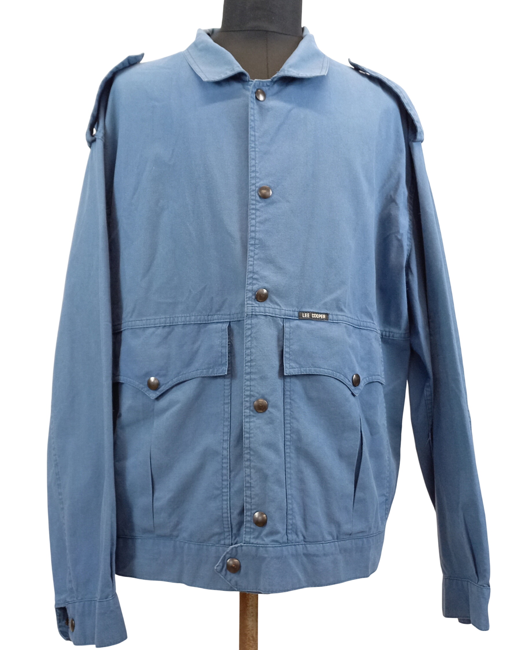 Veste LEE COOPER taille 52 Parfait état - 14,90 € Veste LEE COOPER taille 52 Parfait état reconditionné disponible sur Label Emmaüs