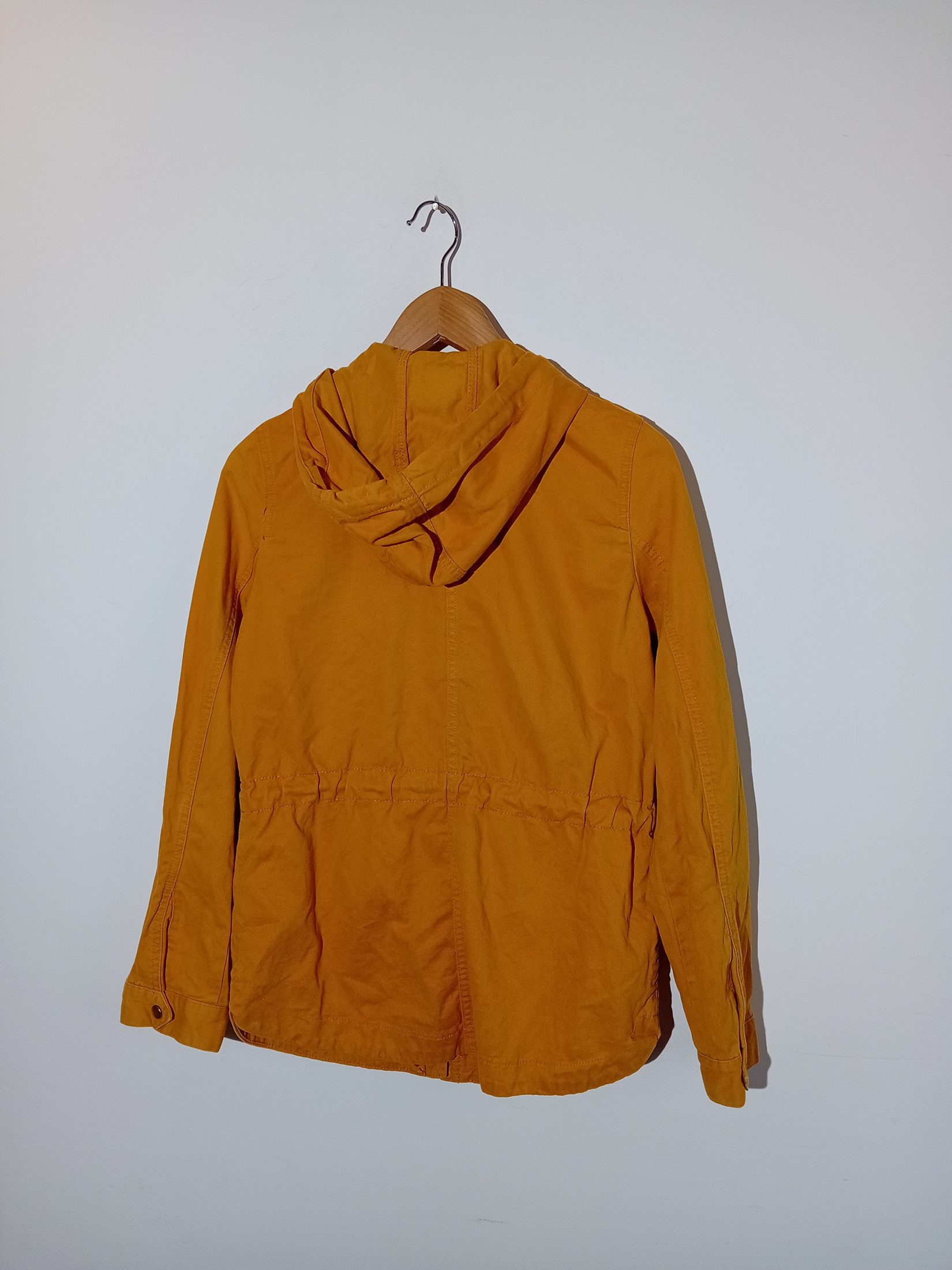 Voir photo 2 de Veste Légère À Capuche Divided Jaune Moutarde Xs (T5994) Veste Légère À Capuche Divided Jaune Moutarde Xs (T5994) Très bon état reconditionné photo 2