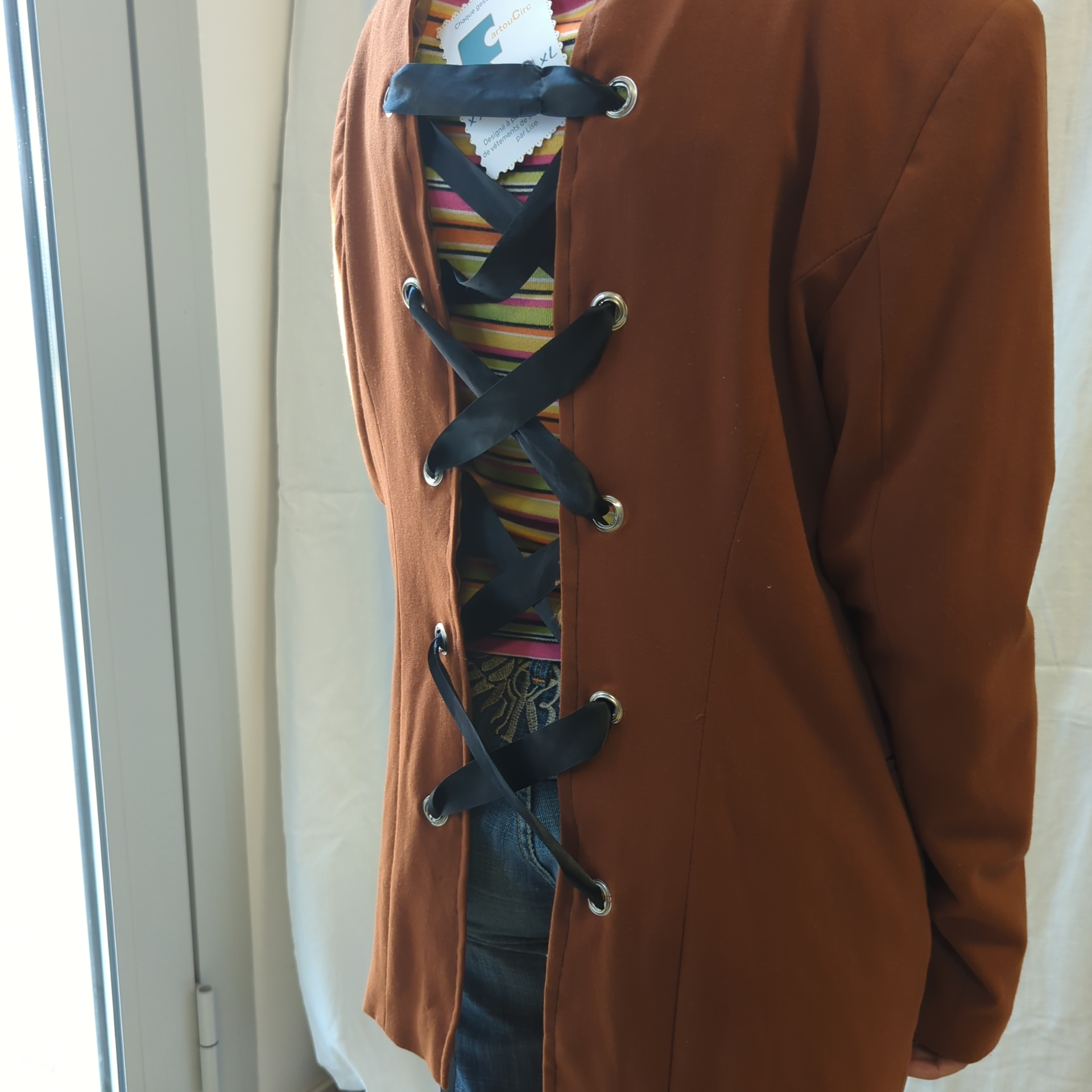 Voir photo 7 de Veste Marron de Créatrice - Collection Upcyclée CartouCirc Veste Marron de Créatrice - Collection Upcyclée CartouCirc Parfait état reconditionné photo 7
