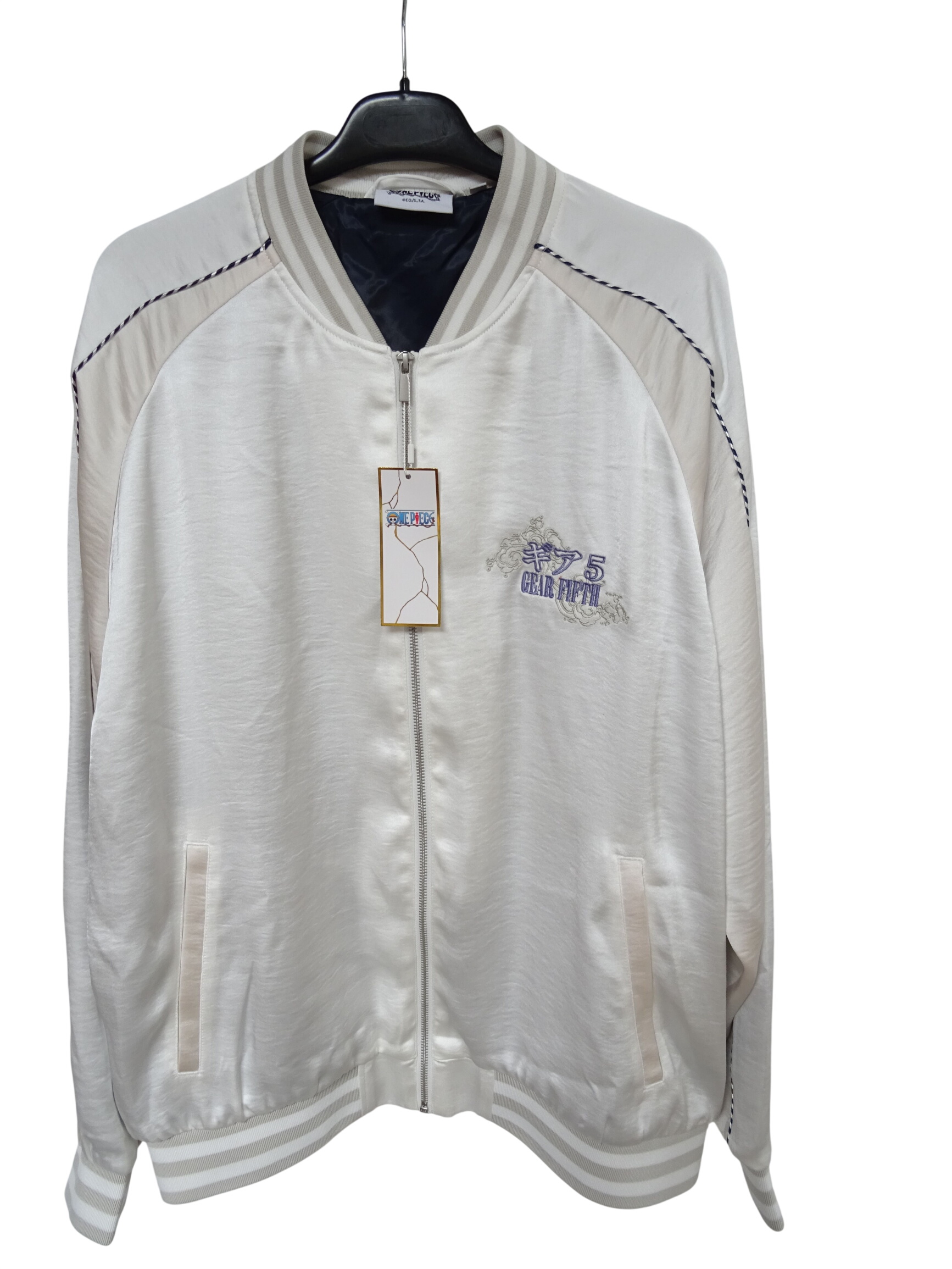Veste mixte Celio "One Piece" blanche taille XXL Parfait état - 40,00 € Veste mixte Celio "One Piece" blanche taille XXL Parfait état reconditionné disponible sur Label Emmaüs