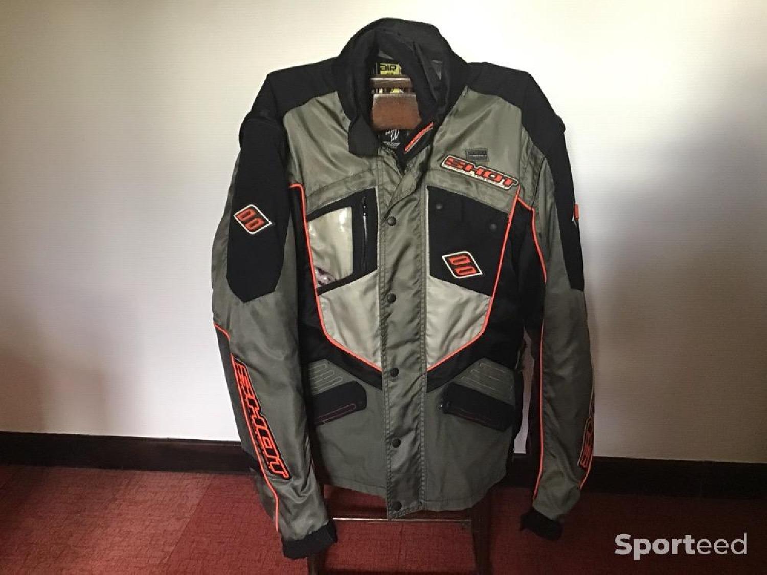 Veste moto route Très bon état reconditionné disponible sur Sporteed
