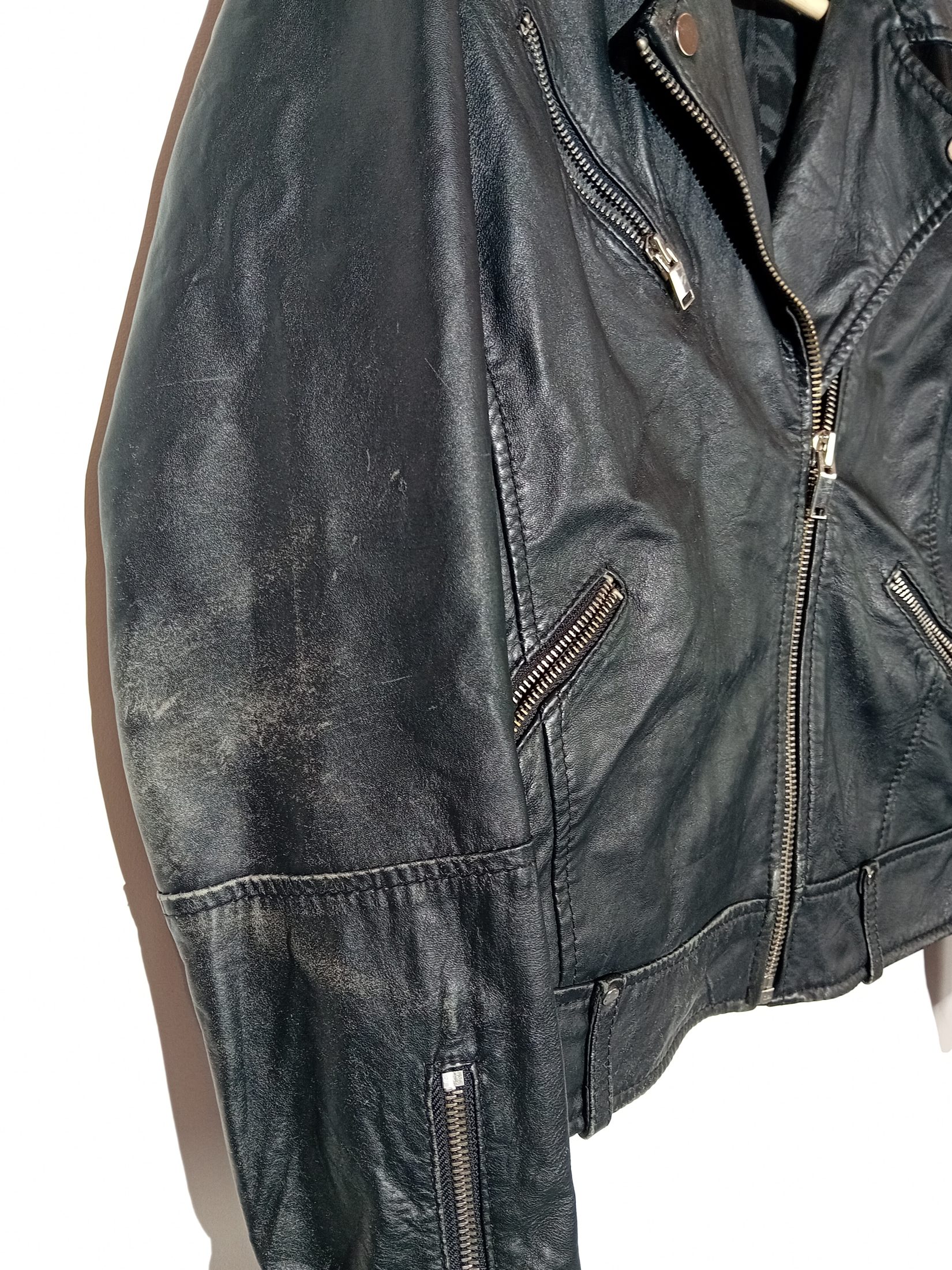 Voir photo 4 de Veste Perfecto En Cuir Noir Mango M (V3595) Veste Perfecto En Cuir Noir Mango M (V3595) Bon état reconditionné photo 4