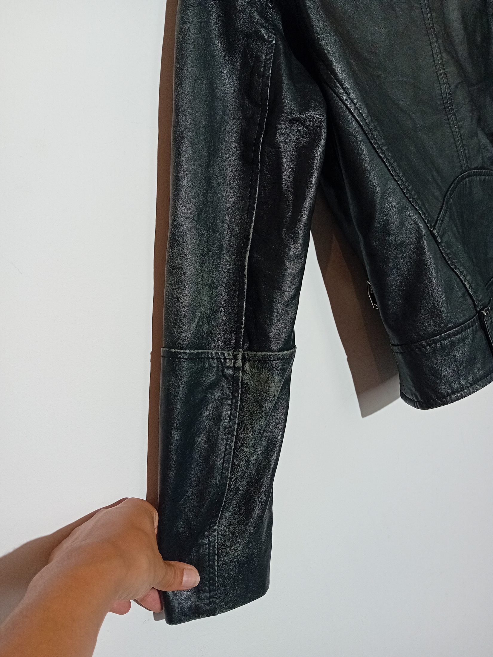 Voir photo 5 de Veste Perfecto En Cuir Noir Mango M (V3595) Veste Perfecto En Cuir Noir Mango M (V3595) Bon état reconditionné photo 5