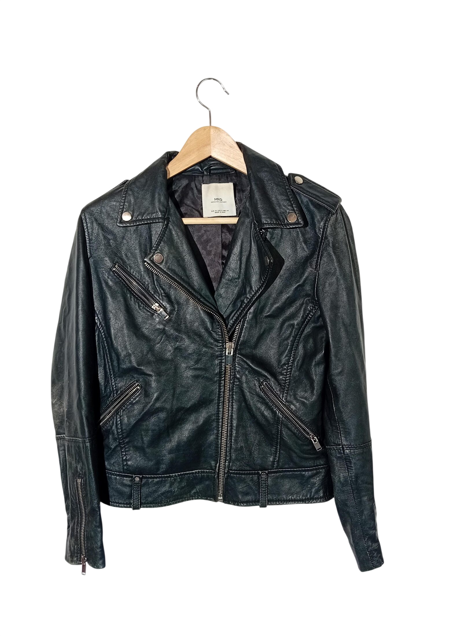 Veste Perfecto En Cuir Noir Mango M (V3595) Bon état - 15,00 € Veste Perfecto En Cuir Noir Mango M (V3595) Bon état reconditionné disponible sur Label Emmaüs
