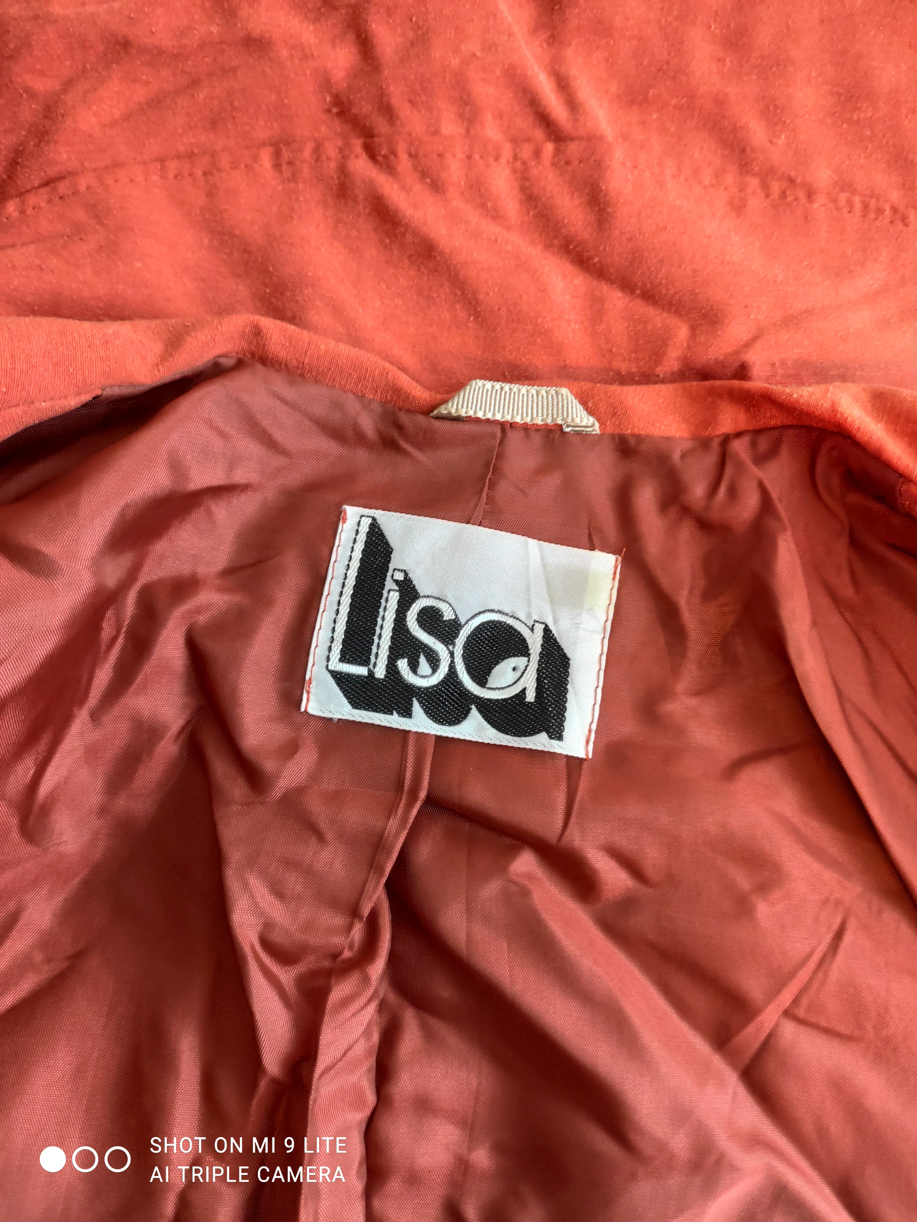 Voir photo 5 de Veste rouge brique cintrée vintage 80s double boutonnage - LISA T.XS/S (estimée) Veste rouge brique cintrée vintage 80s double boutonnage - LISA T.XS/S (estimée) Bon état reconditionné photo 5