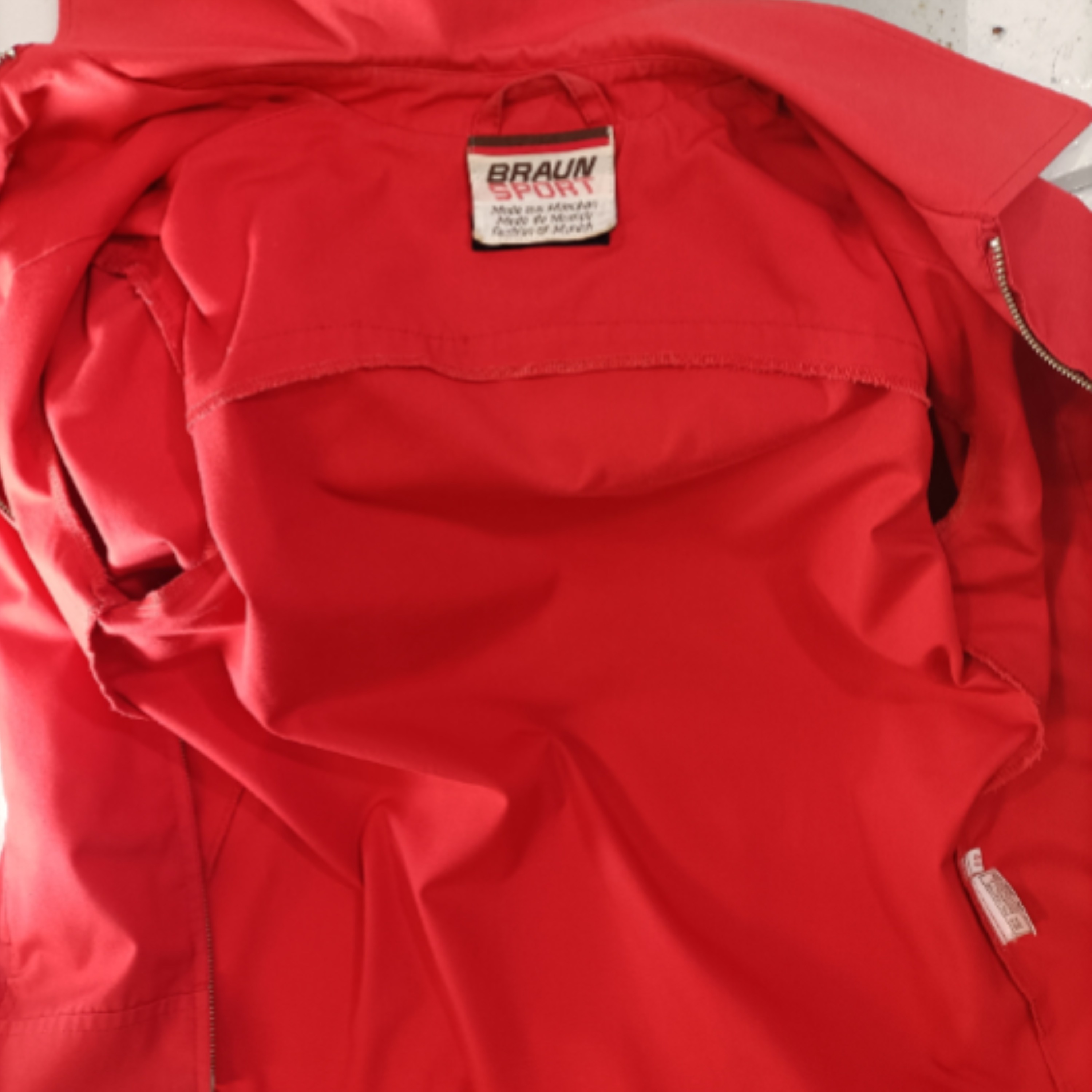 Voir photo 10 de Veste rouge vintage Braun Sport femme taille 40 coton polyester zip argenté Veste rouge vintage Braun Sport femme taille 40 coton polyester zip argenté Bon état reconditionné photo 10