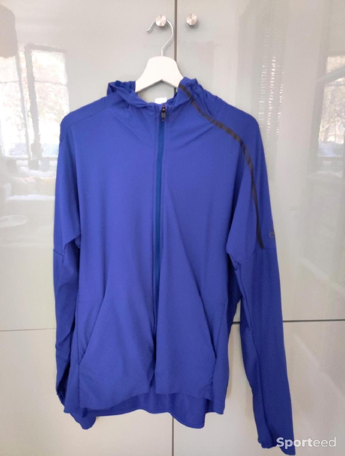 Veste running technique Adidas homme - coupe vent déperlant Très bon état Adidas reconditionné disponible sur Sporteed