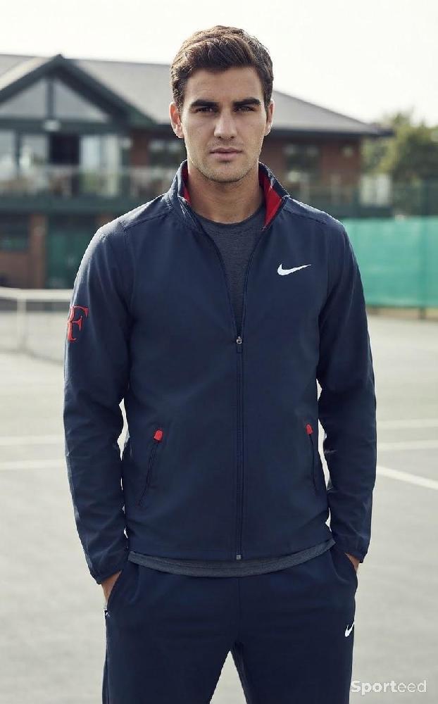 Veste tennis roger Federer de 2012 marque nike taille sx Très bon état reconditionné disponible sur Sporteed