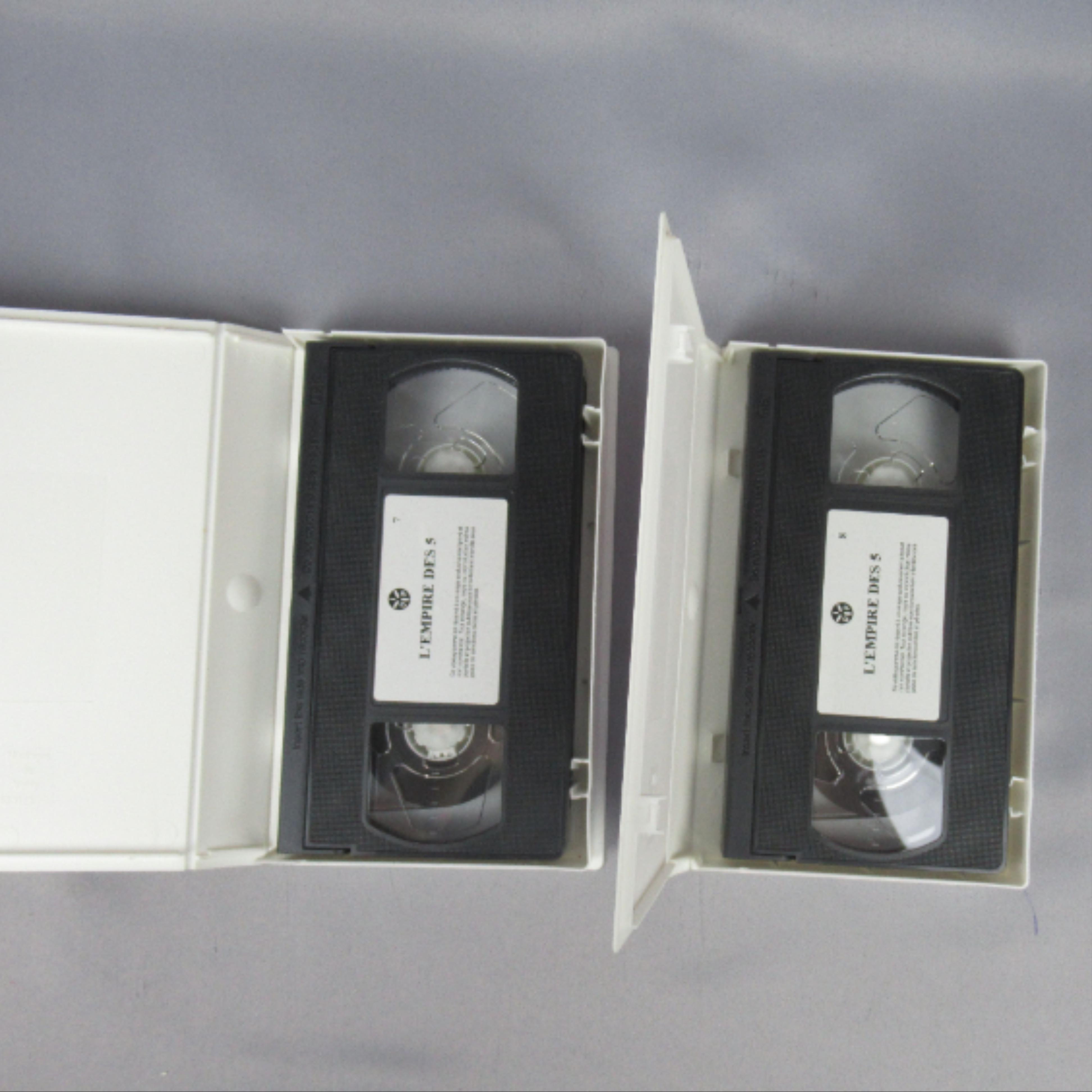 Voir photo 11 de VHS, l'intégral de "L'empire des 5" VHS, l'intégral de "L'empire des 5" Bon état reconditionné photo 11