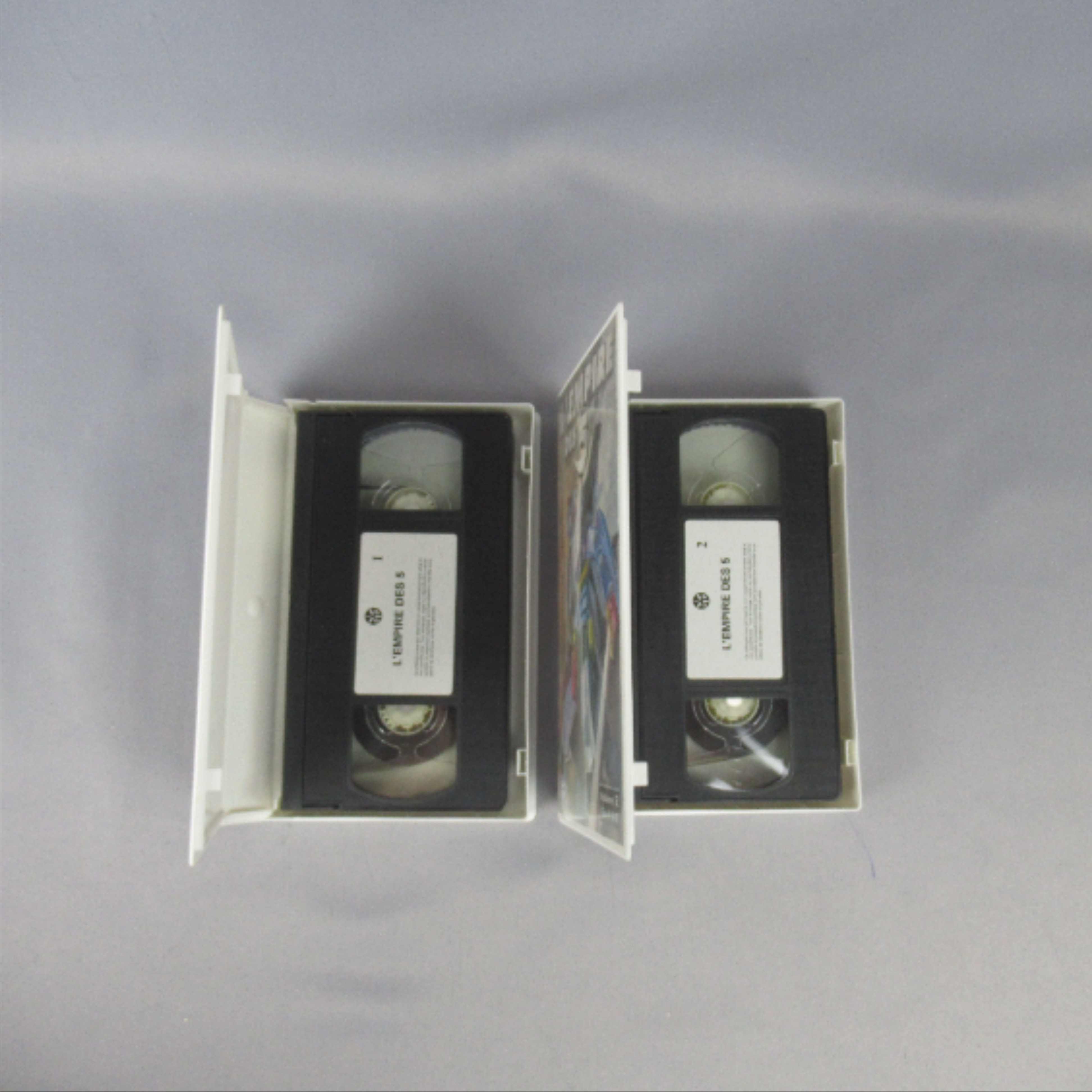 Voir photo 4 de VHS, l'intégral de "L'empire des 5" VHS, l'intégral de "L'empire des 5" Bon état reconditionné photo 4