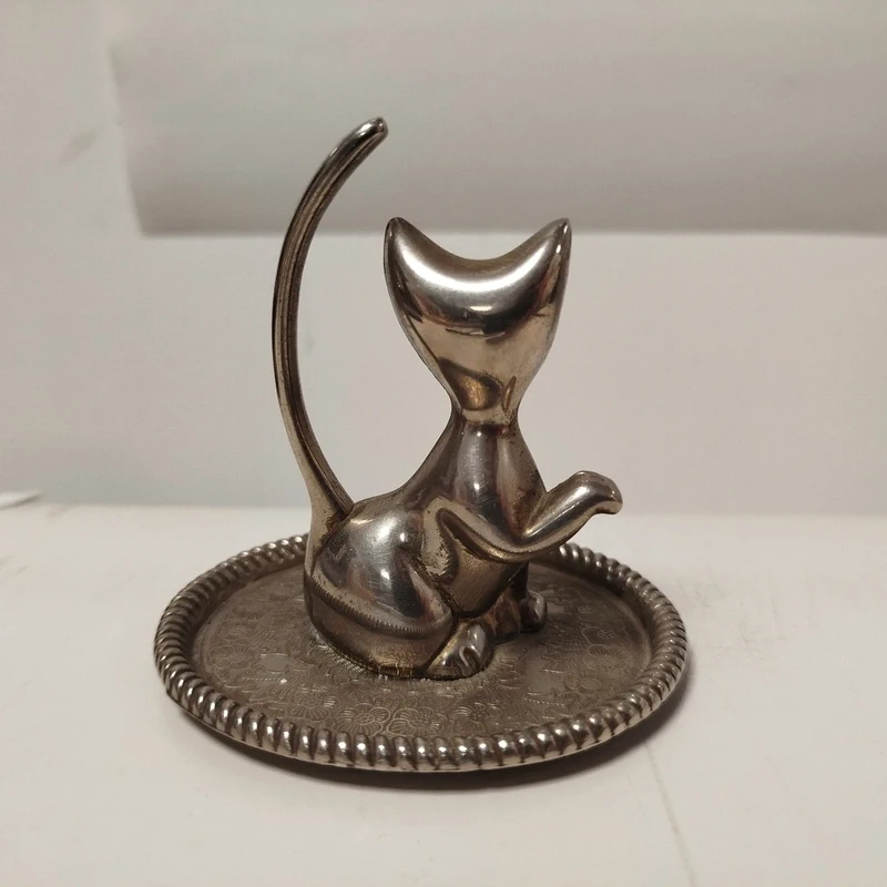 Voir photo 2 de Vide-poche chat vintage en métal argenté décoratif porte-bijoux design animal Vide-poche chat vintage en métal argenté décoratif porte-bijoux design animal Très bon état reconditionné photo 2