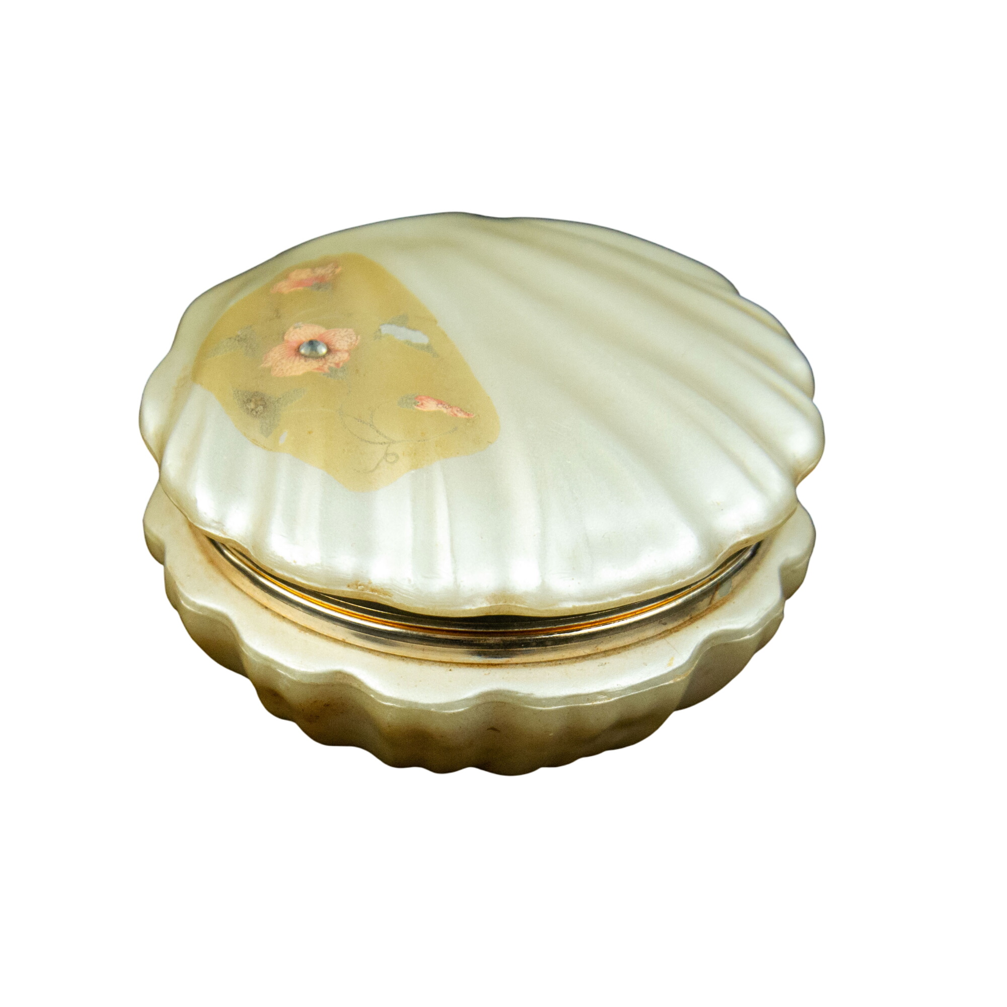 Acheter Vide poche en forme de coquille St-Jacques avec un dessin de fleur avec un strass État correct - 10,00 € Vide poche en forme de coquille St-Jacques avec un dessin de fleur avec un strass État correct reconditionné disponible sur Label Emmaüs