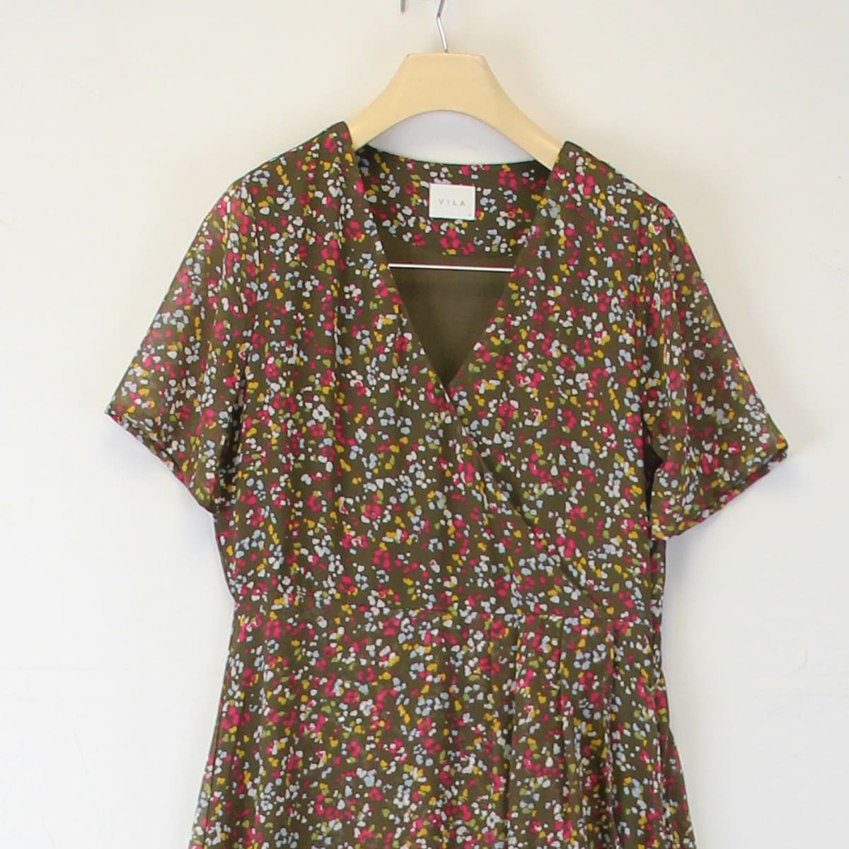 Voir photo 2 de Vila - robe en synthétique - taille 38 Vila - robe en synthétique - taille 38 Très bon état reconditionné photo 2