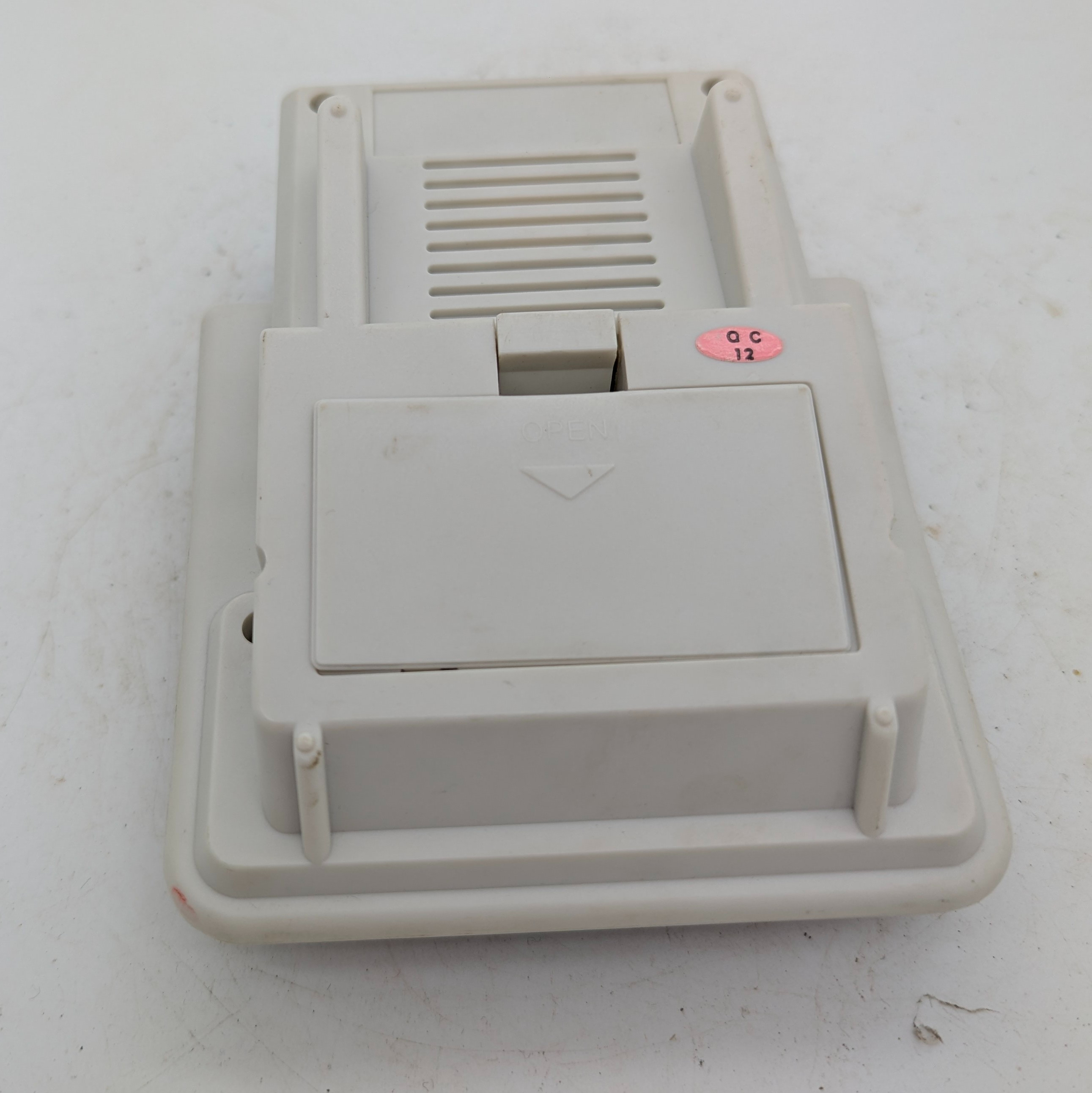 Voir photo 2 de Vintage jeu électronique DINOROBOT de 1991 Vintage jeu électronique DINOROBOT de 1991 Très bon état reconditionné photo 2