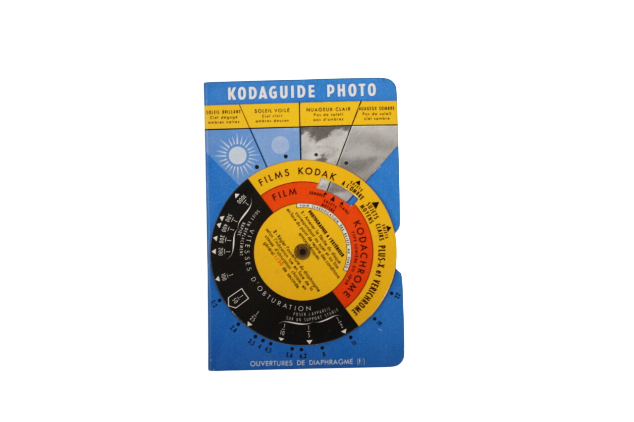 Acheter VINTAGE KODAK CAMERA SNAPSHOT / FLASH DIAL CALCULATOR 1958 Très bon état - 10,00 € VINTAGE KODAK CAMERA SNAPSHOT / FLASH DIAL CALCULATOR 1958 Très bon état reconditionné disponible sur Label Emmaüs