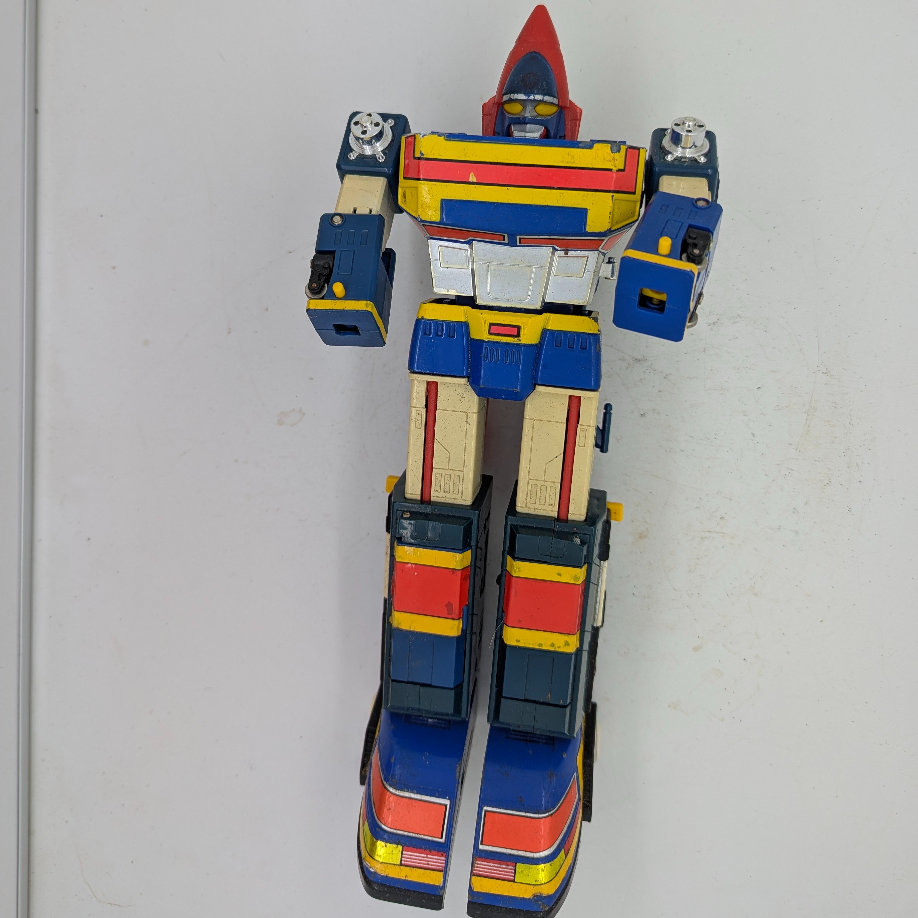 Voir photo 5 de Vintage robot CHANGEMAN BANDAÏ 1985 H: 27 cm incomplet Vintage robot CHANGEMAN BANDAÏ 1985 H: 27 cm incomplet Bon état reconditionné photo 5