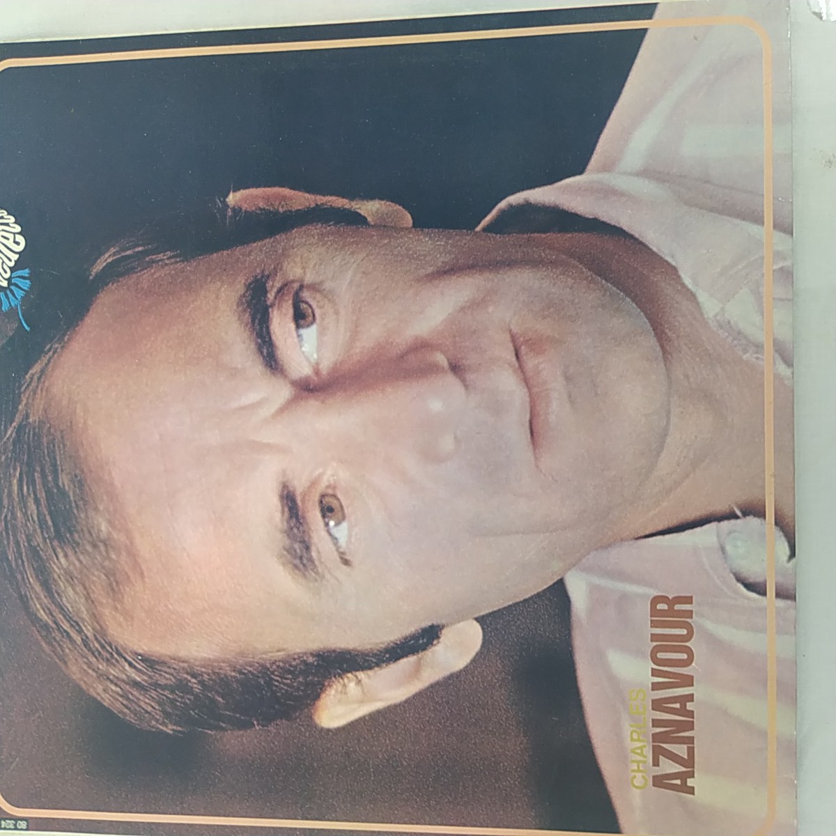 Vinyle 33 tours de Charles Aznavour - Vedette Bon état - 10,00 € Vinyle 33 tours de Charles Aznavour - Vedette Bon état reconditionné disponible sur Label Emmaüs