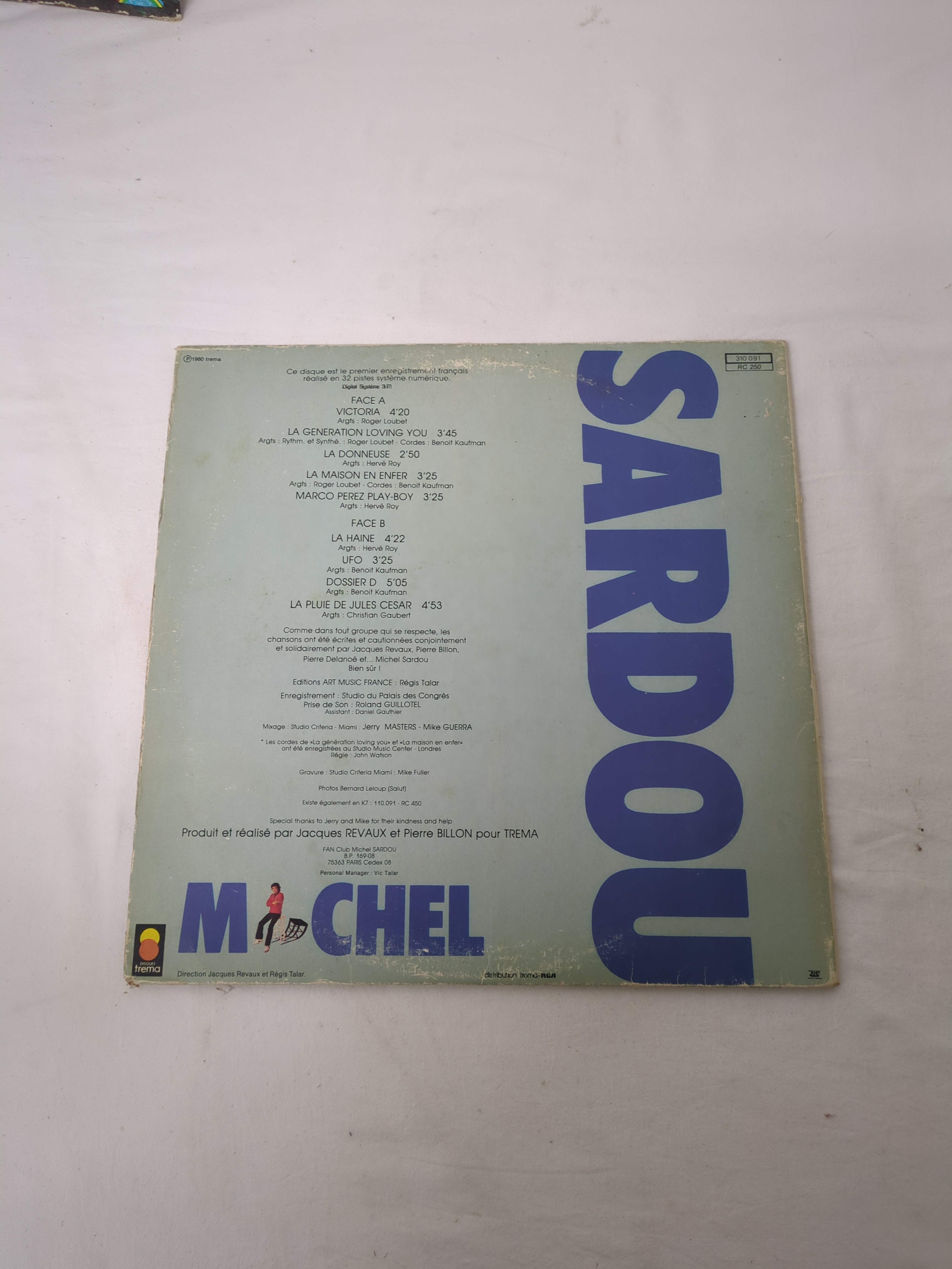 Voir photo 2 de Vinyle 33 tours de Michel Sardou Vinyle 33 tours de Michel Sardou Bon état reconditionné photo 2